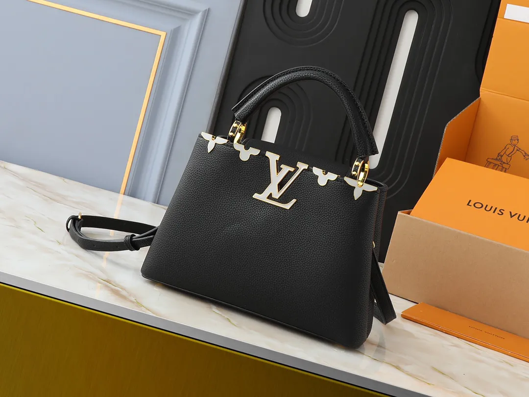 Alternative view of Louis Vuitton Capucines BB M25404