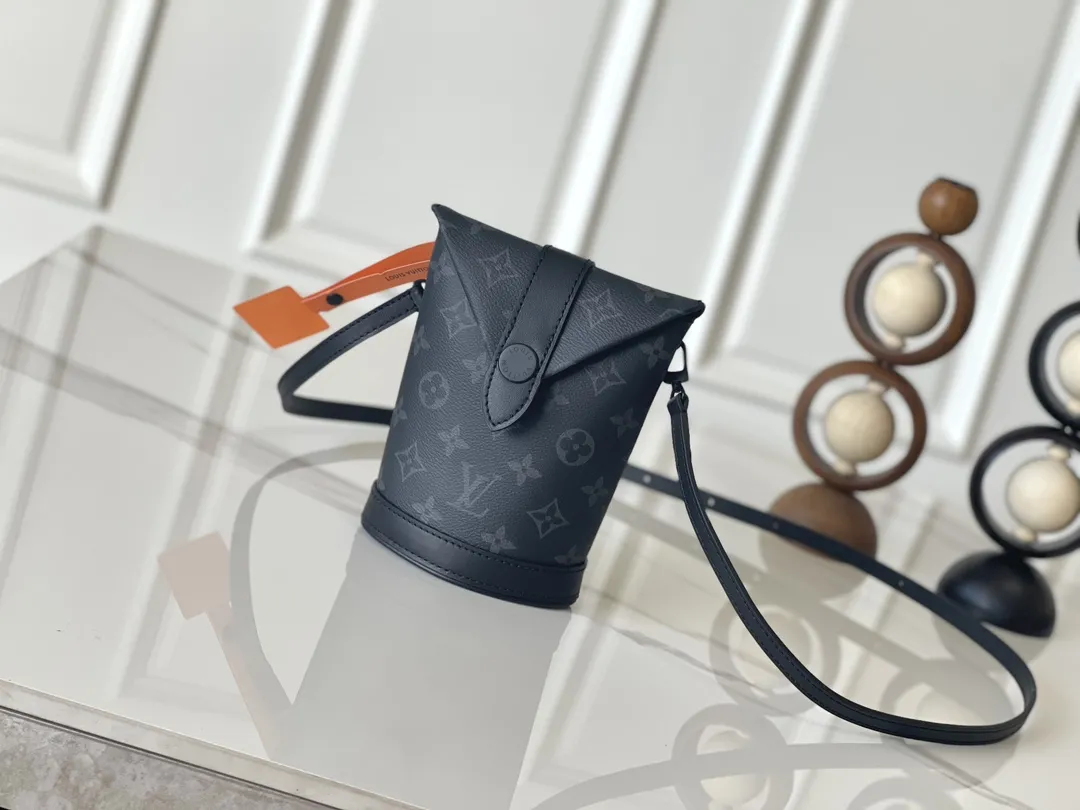 Alternative view of Louis Vuitton Envelope Pouch M11613