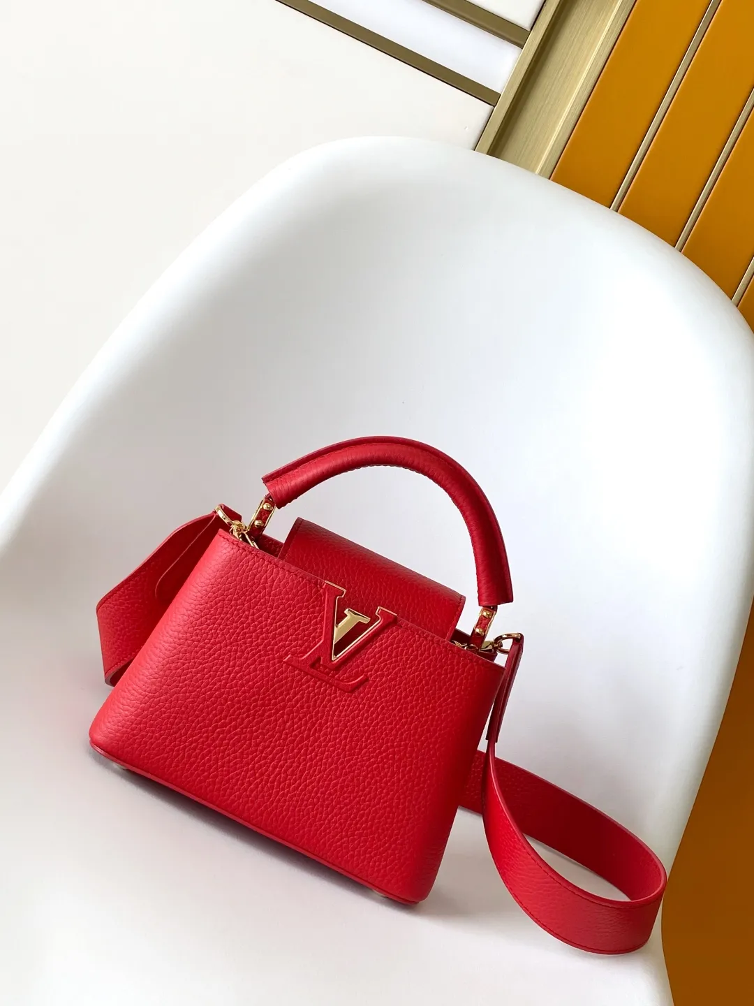 Alternative view of Louis Vuitton Capucines Mini M56845