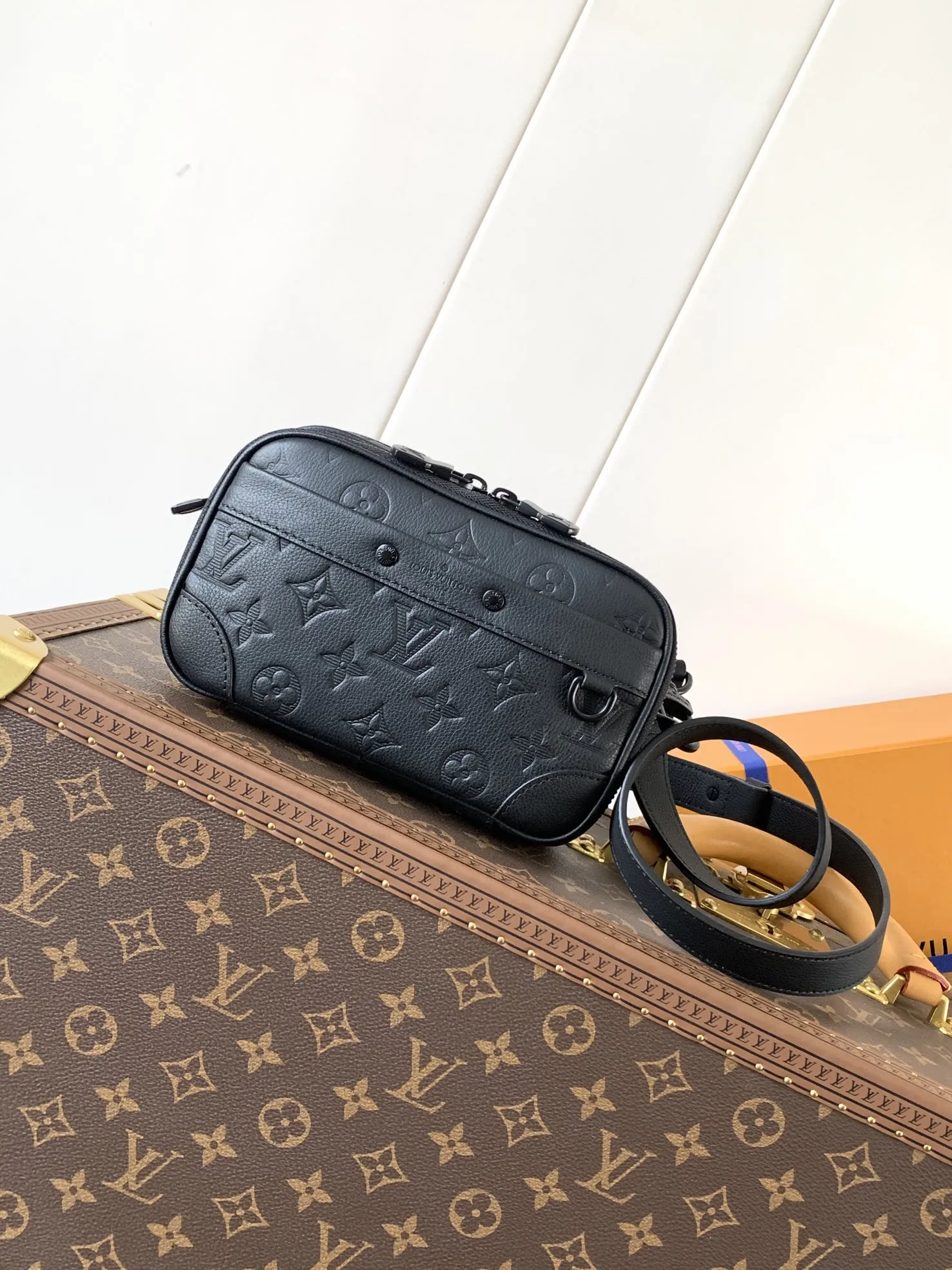 Louis Vuitton Alpha Wearable Wallet M82544 - 图片 3