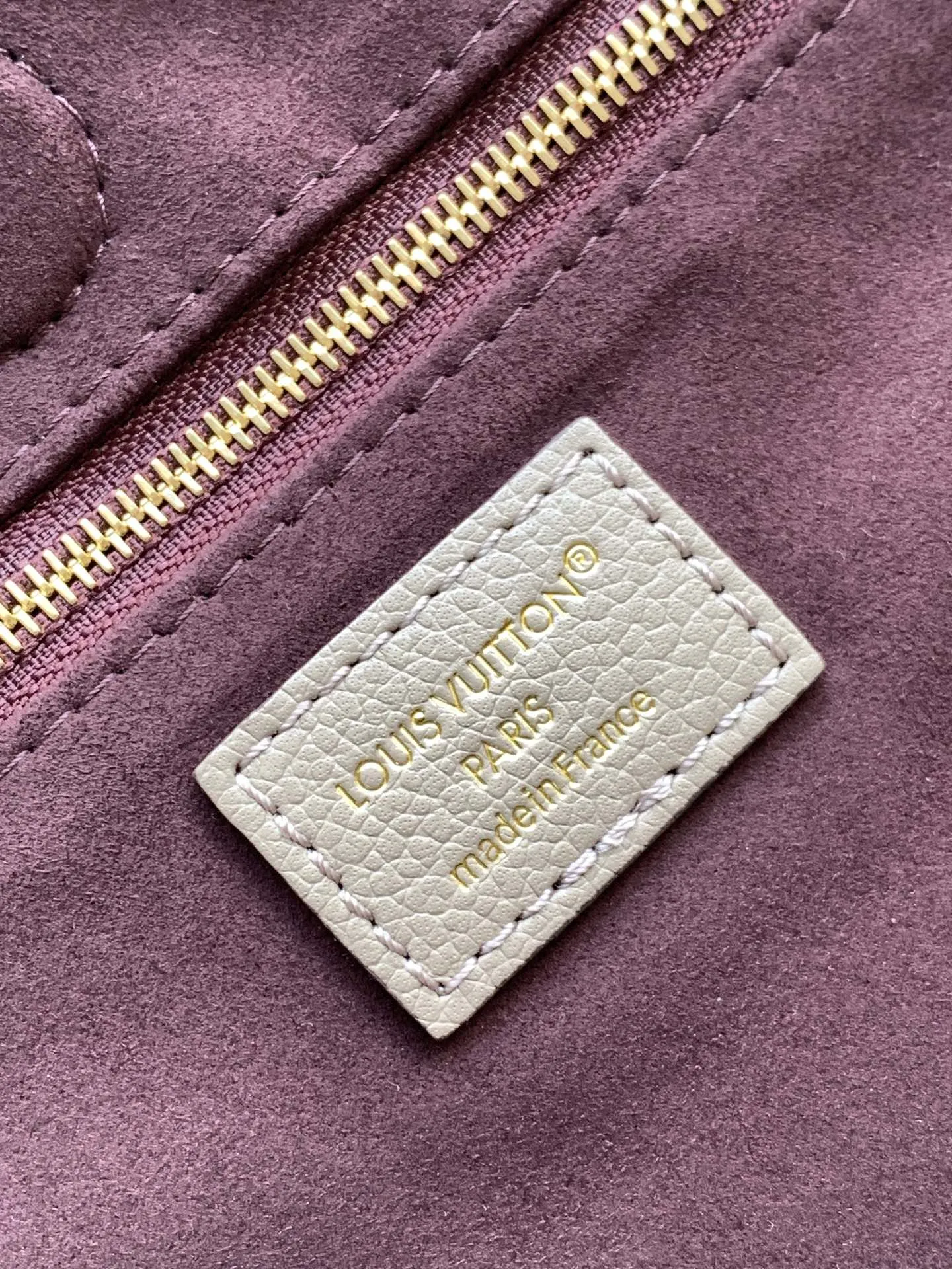 Alternative view of Louis Vuitton Anytime MM M14658