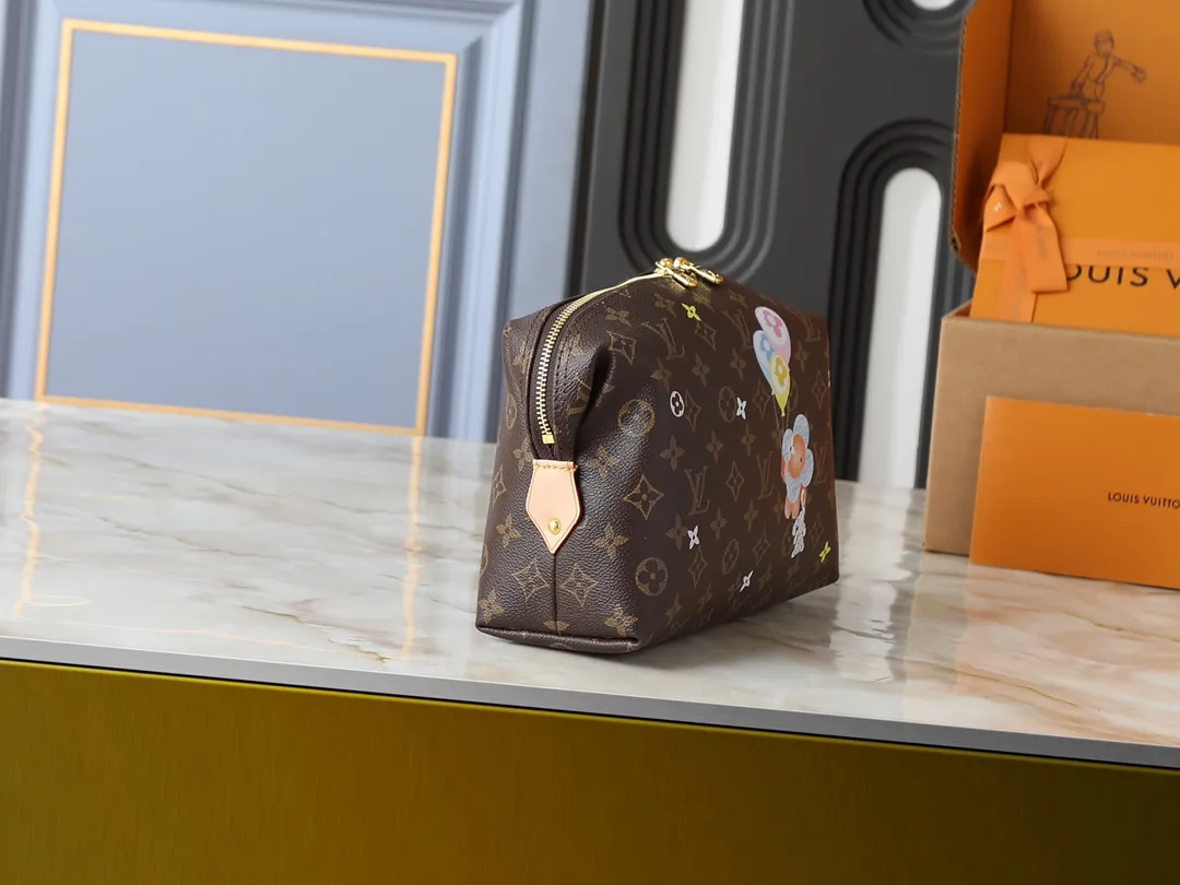 Louis Vuitton Cosmetic Pouch GM M14891 - Image 4