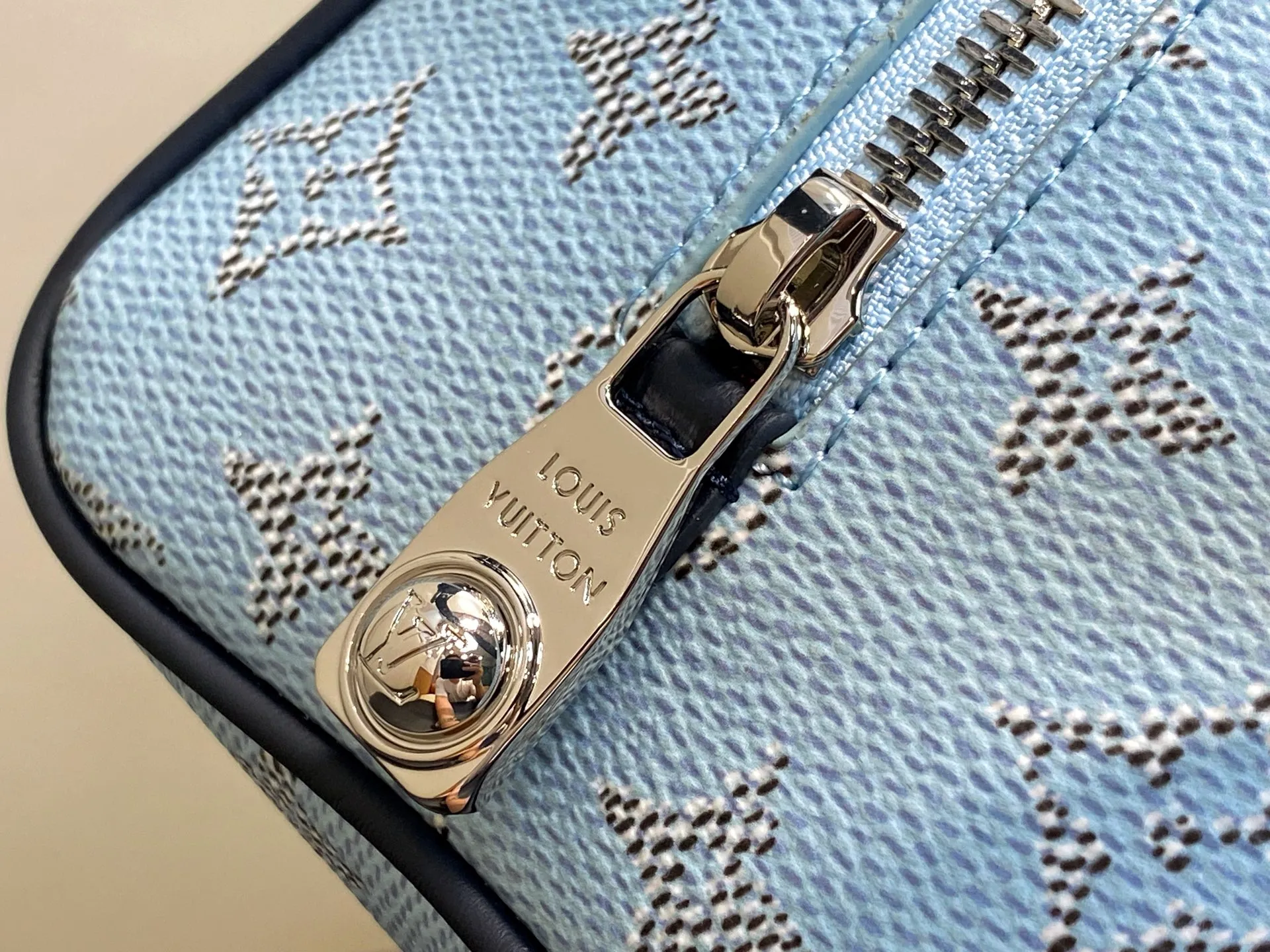 Louis Vuitton Locker Dopp Kit M14839 - Image 8