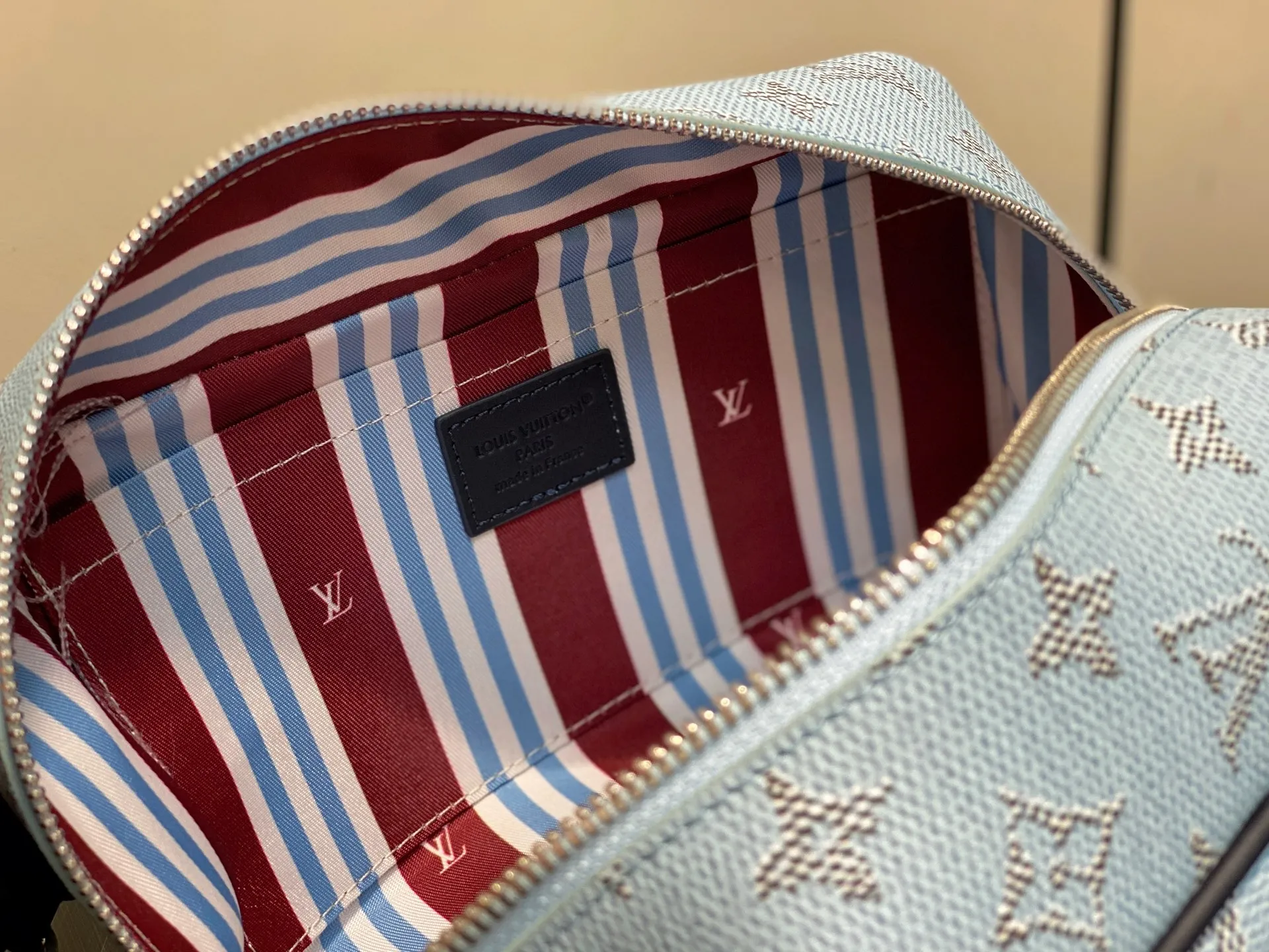 Louis Vuitton Locker Dopp Kit M14839 - Image 10