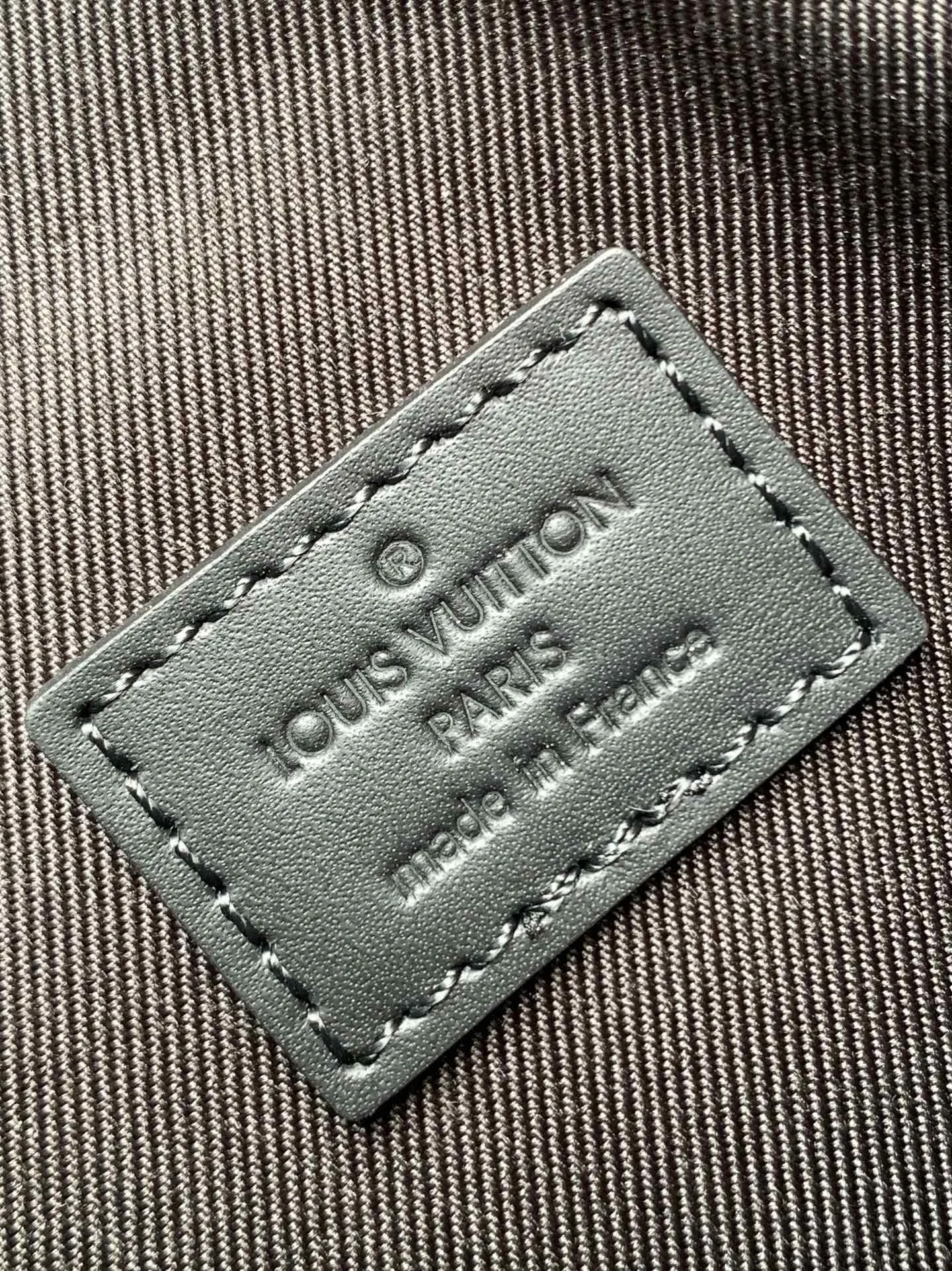 Alternative view of Louis Vuitton S-Lock Vertical Wearable Wallet M81524