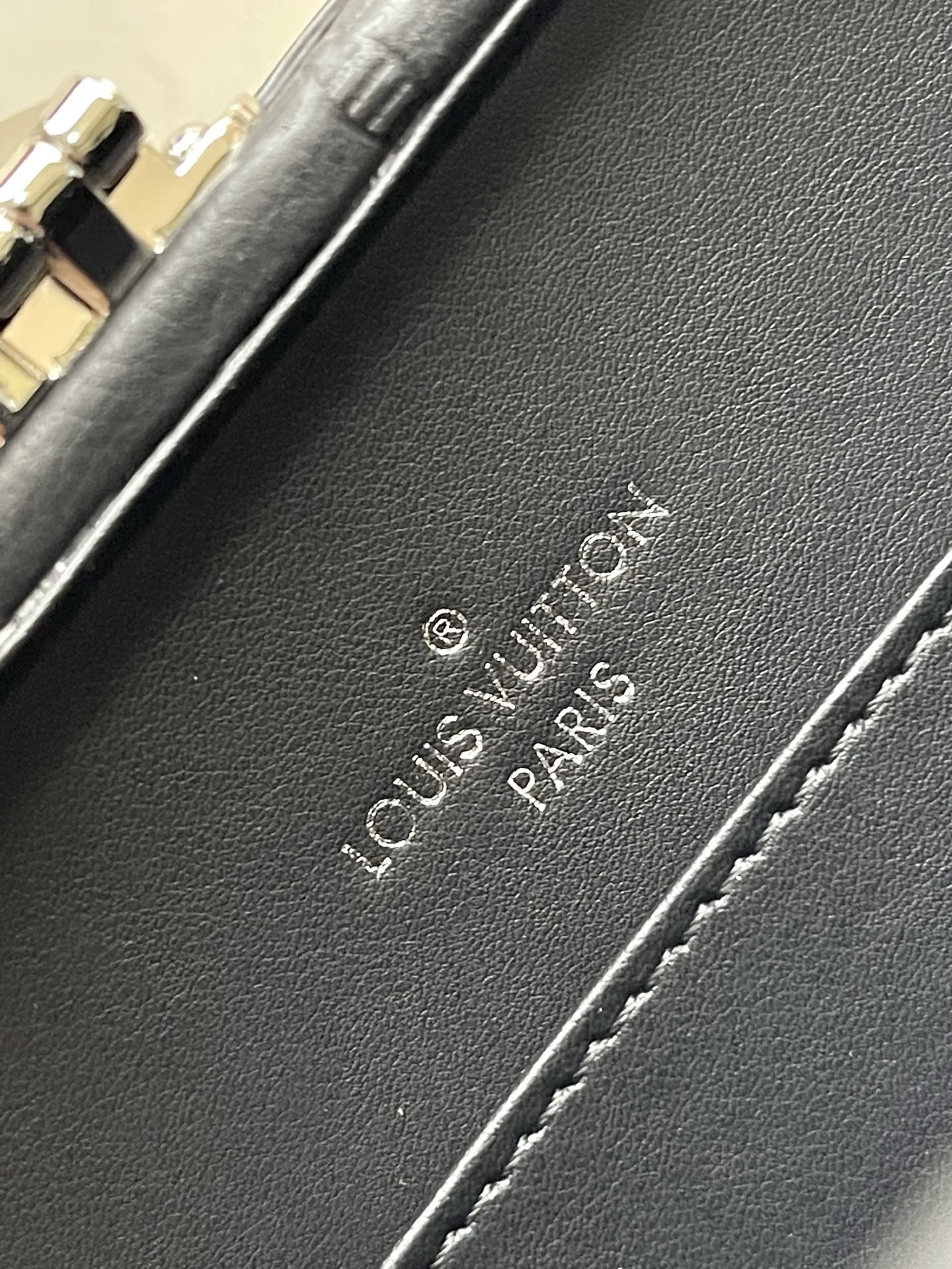 Louis Vuitton Clutch Box M12876 - Image 10