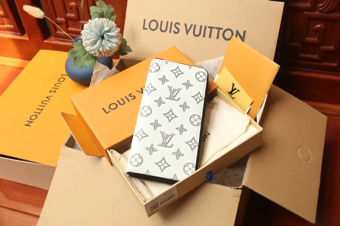 Louis Vuitton Zippy Wallet M83381 - Image 4