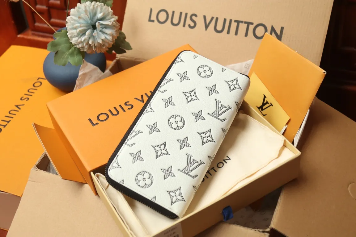 Louis Vuitton Zippy Wallet M83381 - Image 5