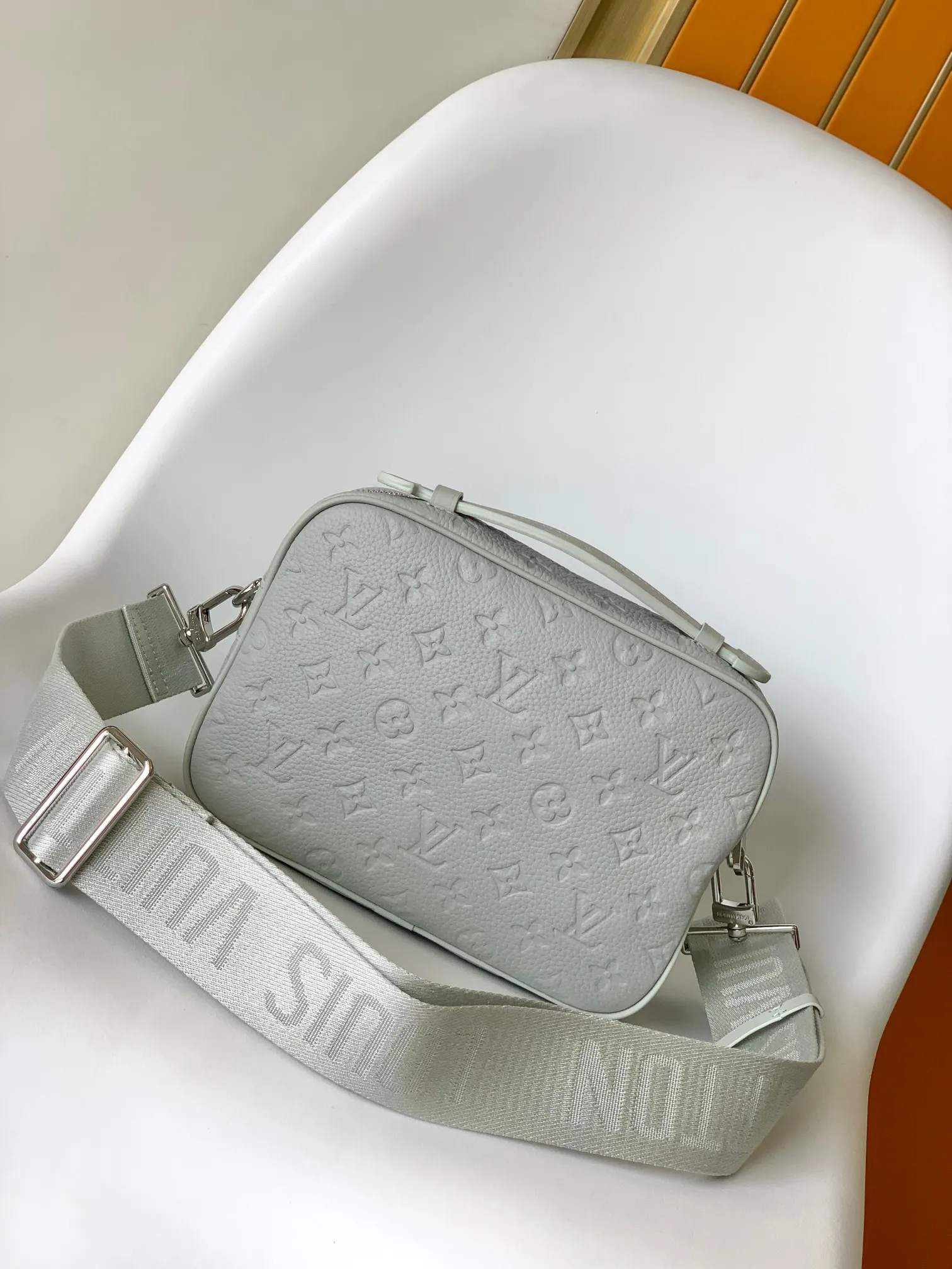 Louis Vuitton S Lock Messenger M23152 - 图片 5