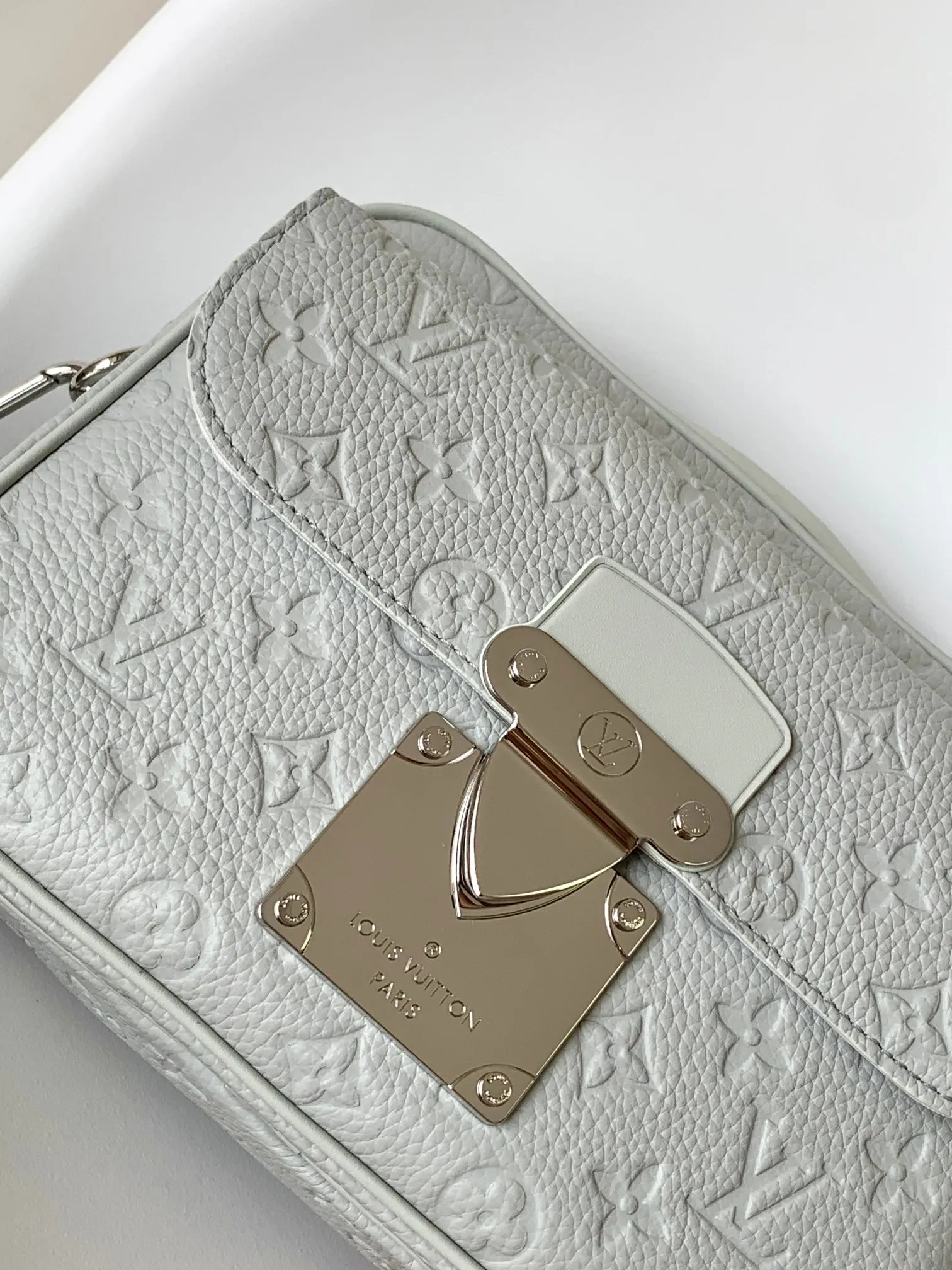 Louis Vuitton S Lock Messenger M23152 - 图片 7