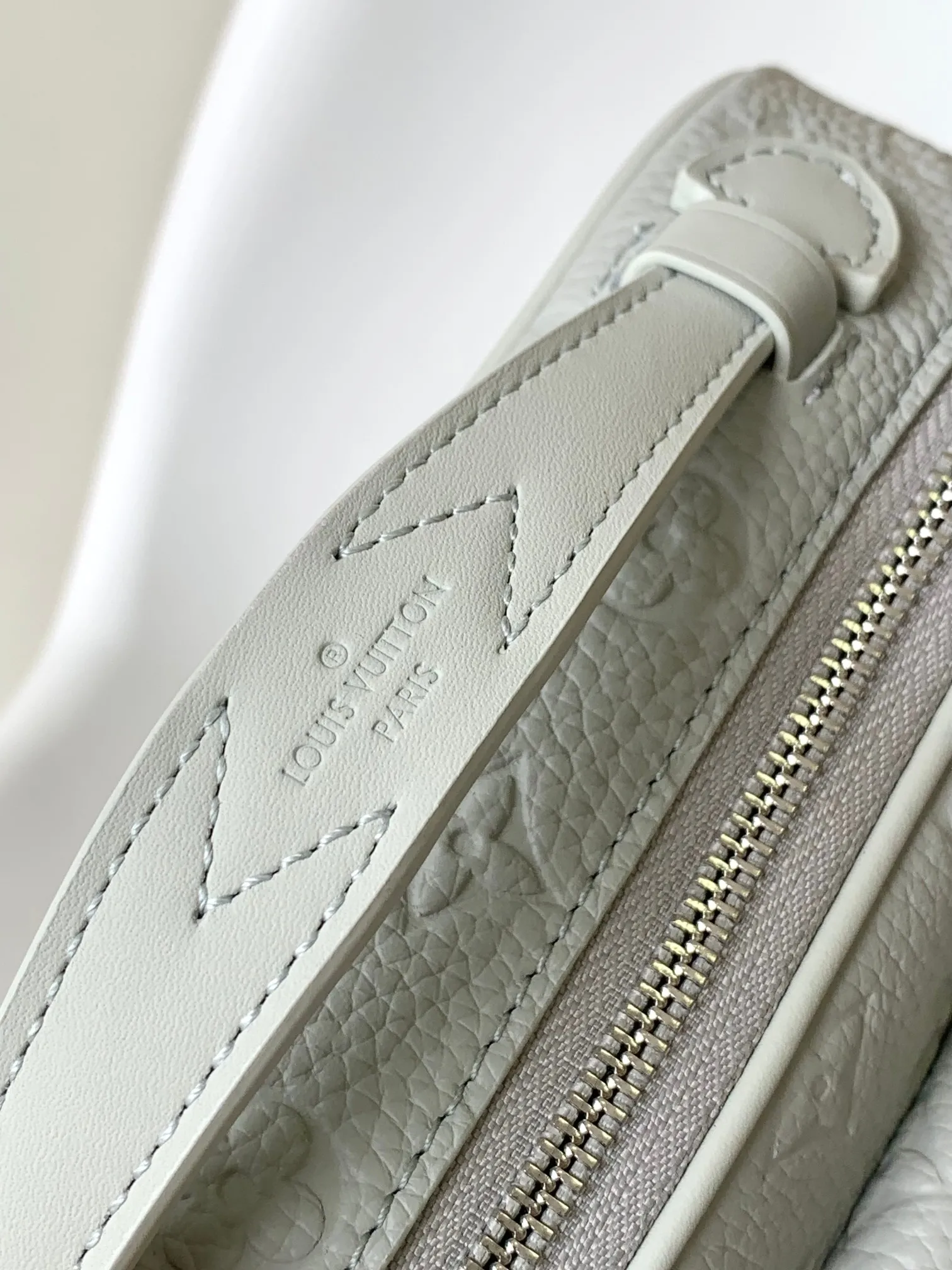 Louis Vuitton S Lock Messenger M23152 - 图片 8