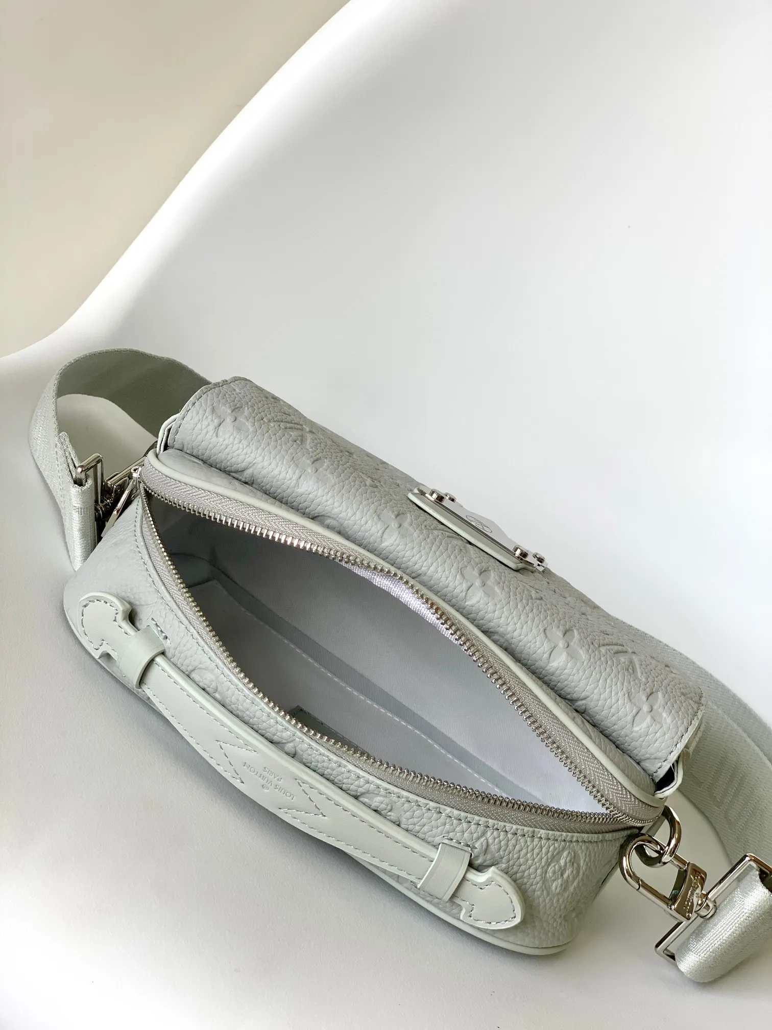 Louis Vuitton S Lock Messenger M23152 - 图片 10