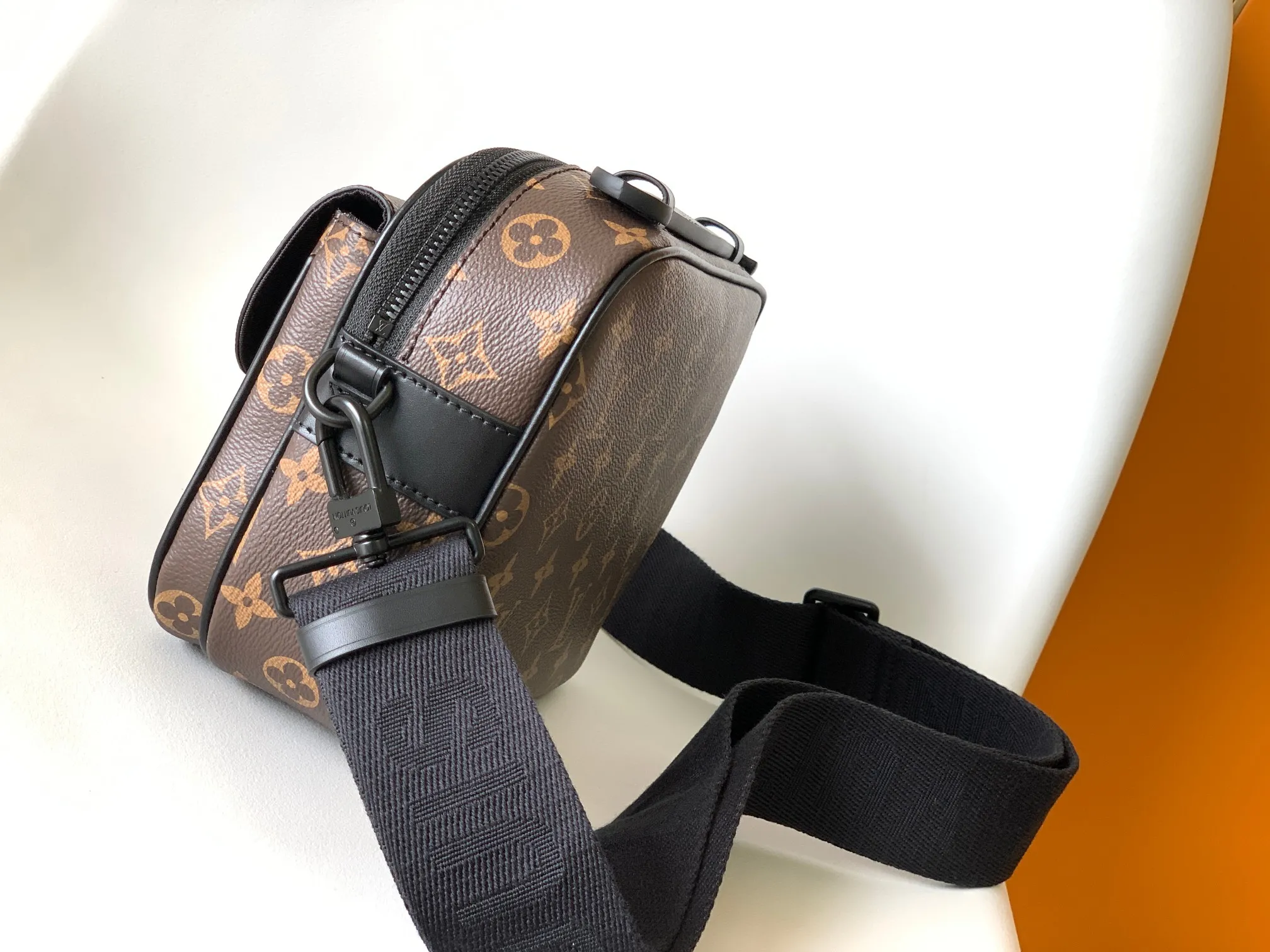 Alternative view of Louis Vuitton S Lock Messenger M45806
