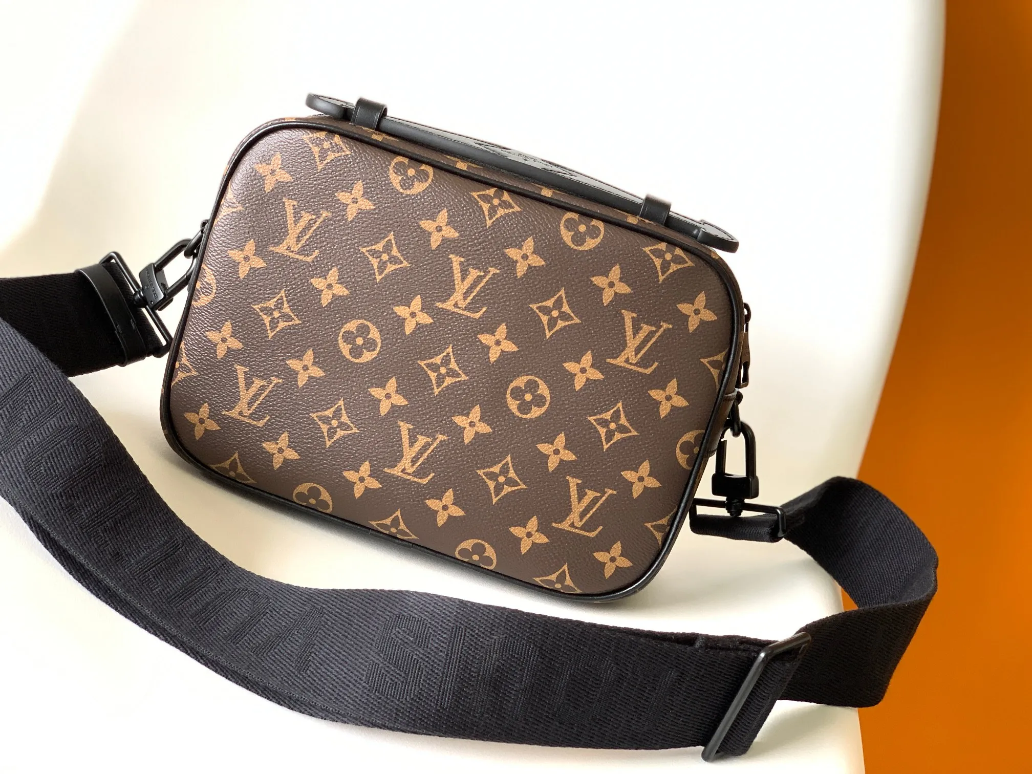 Louis Vuitton S Lock Messenger M45806 - Image 3