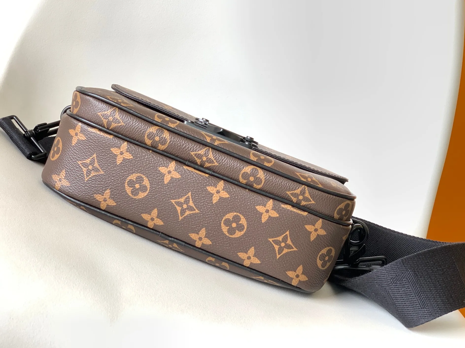 Louis Vuitton S Lock Messenger M45806 - Image 4