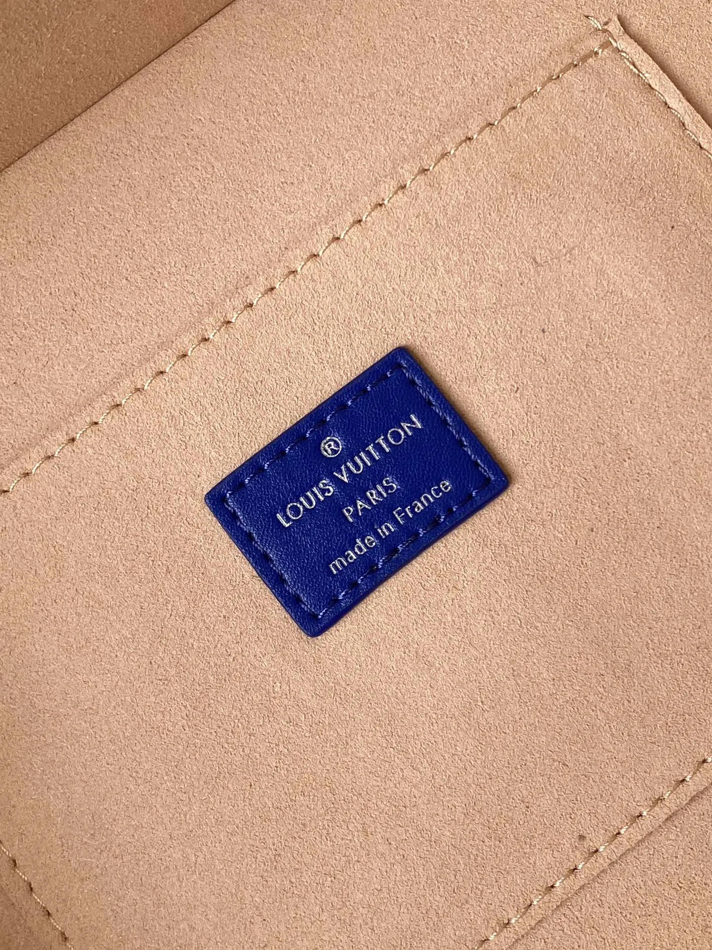 Alternative view of Louis Vuitton Shopper Clutch M14028