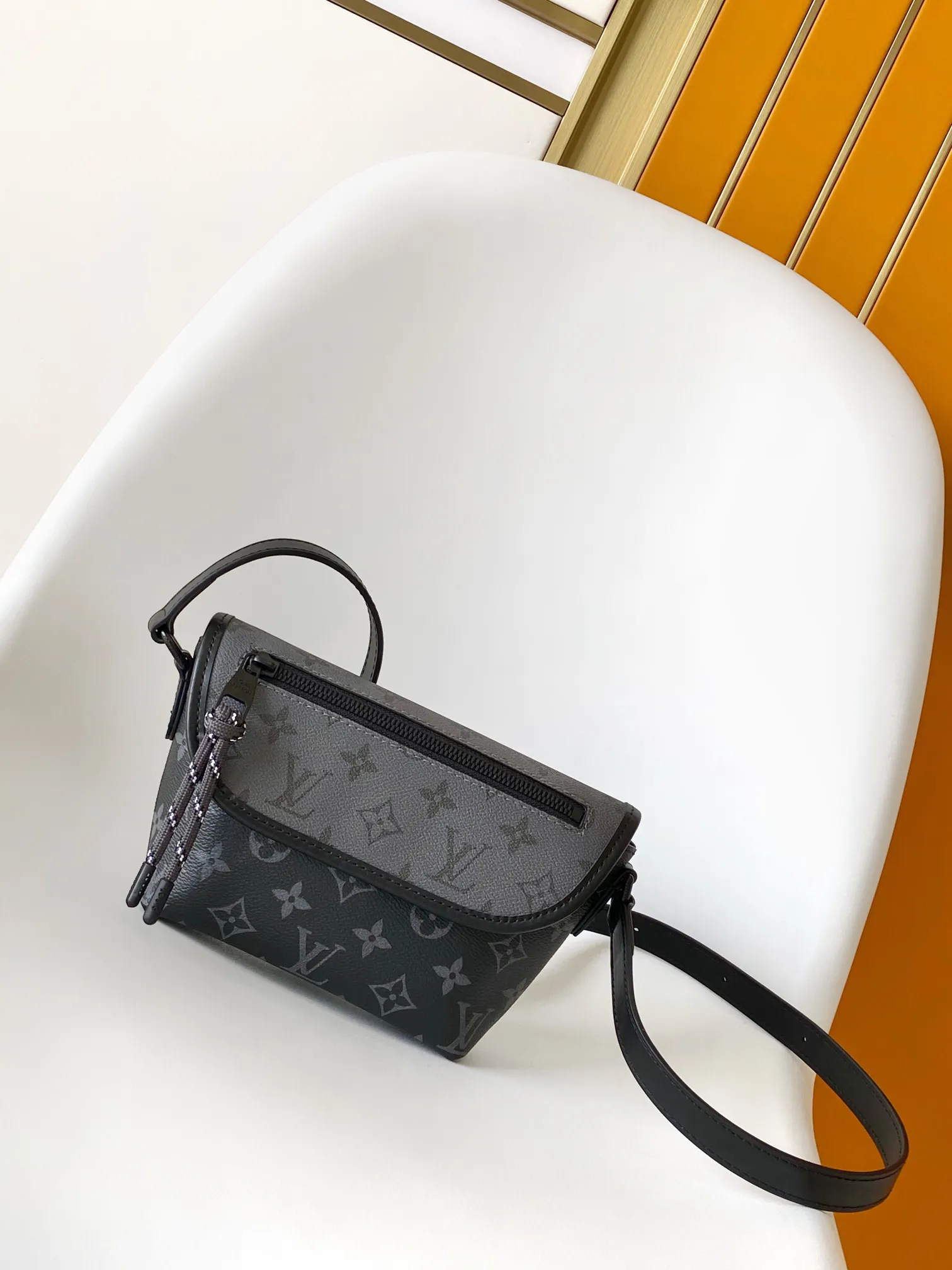 Louis Vuitton Pulse Wearable Wallet M12806 - 图片 3