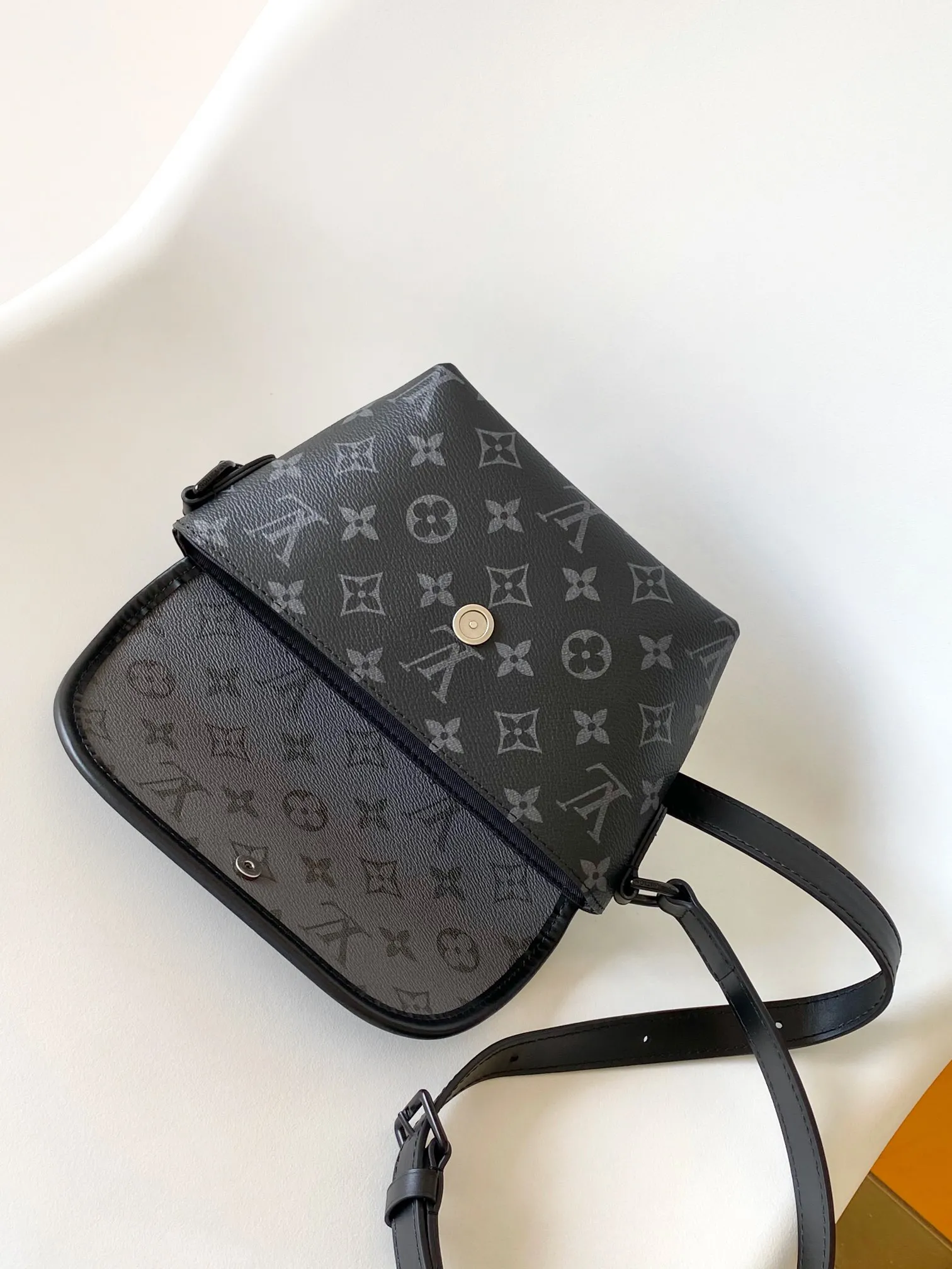 Louis Vuitton Pulse Wearable Wallet M12806 - 图片 9