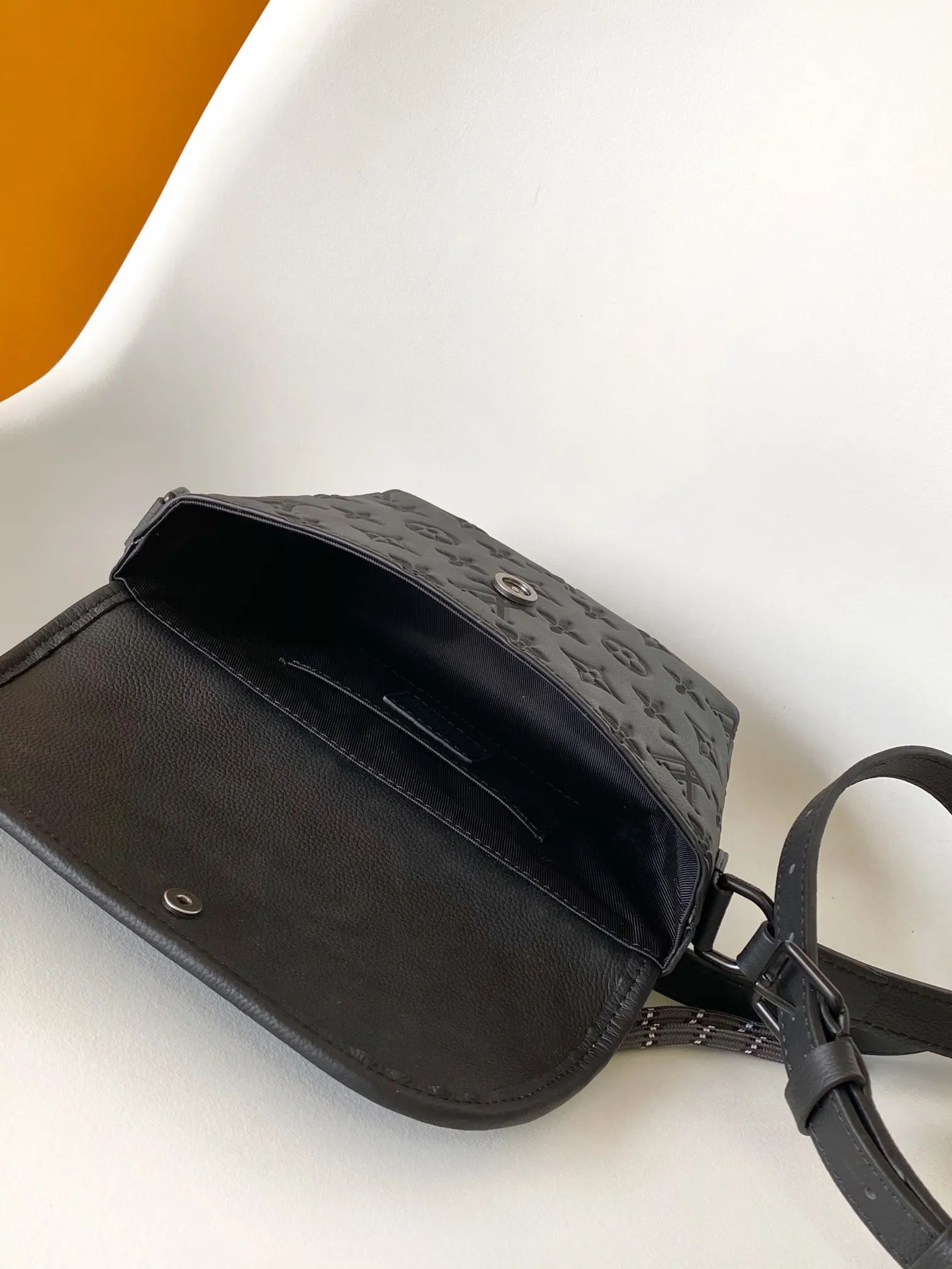 Louis Vuitton Pulse Wearable Wallet M12636 - 图片 10