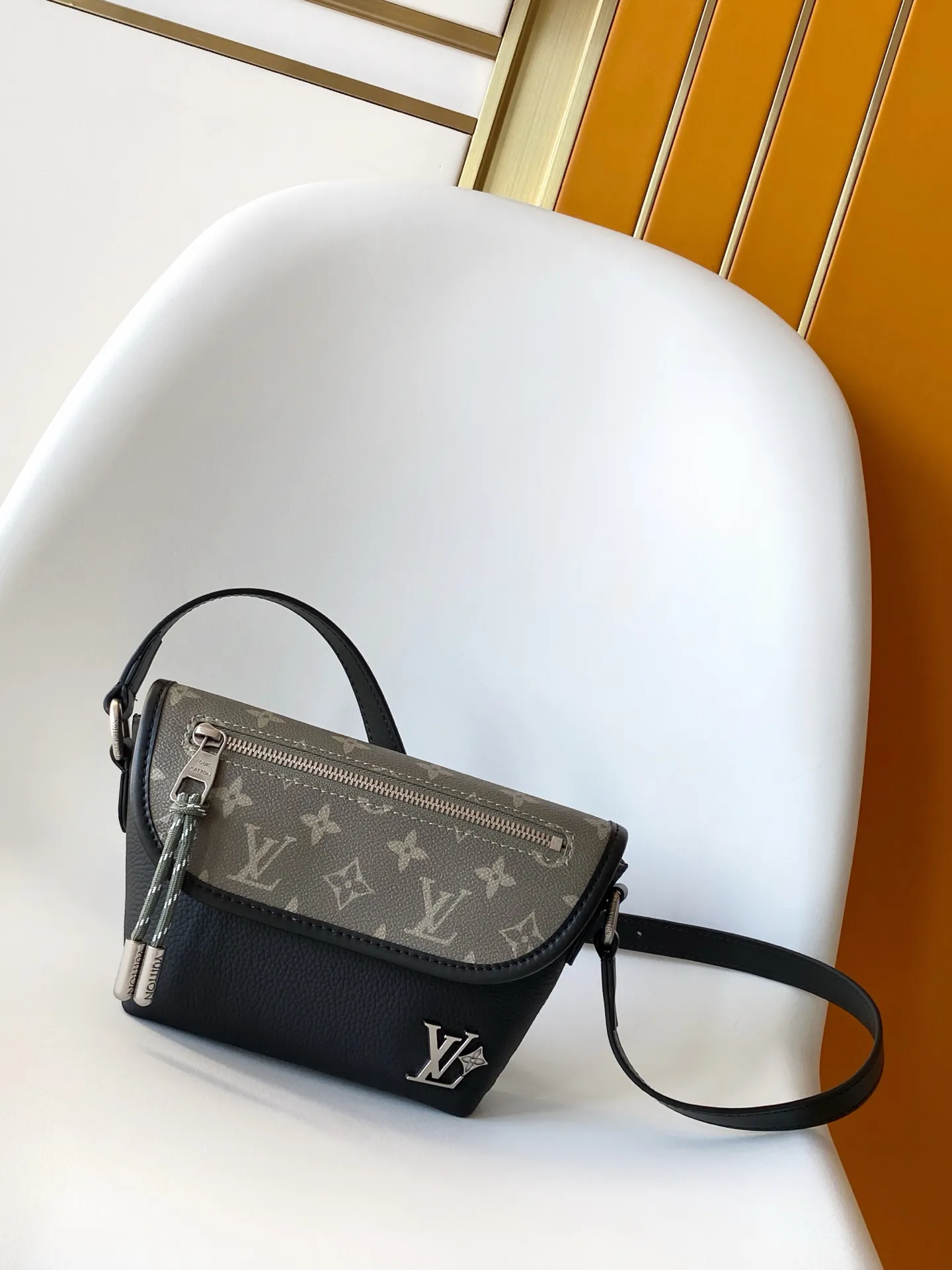 Louis Vuitton Pulse Wearable Wallet M12618 - Image 3