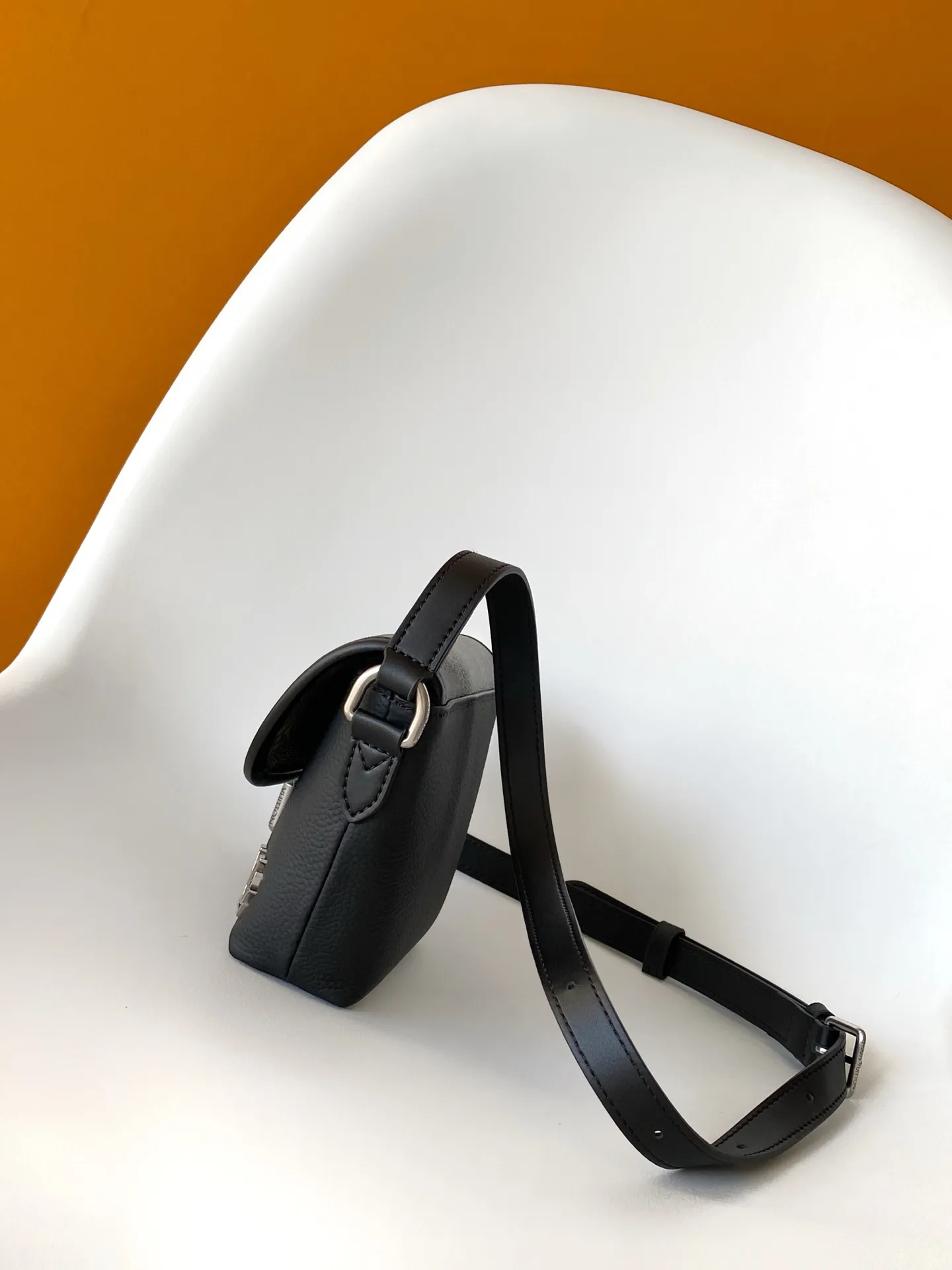 Louis Vuitton Pulse Wearable Wallet M12618 - Image 5