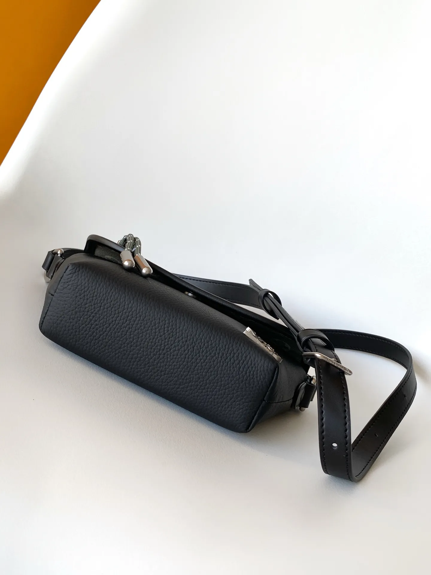 Louis Vuitton Pulse Wearable Wallet M12618 - Image 6