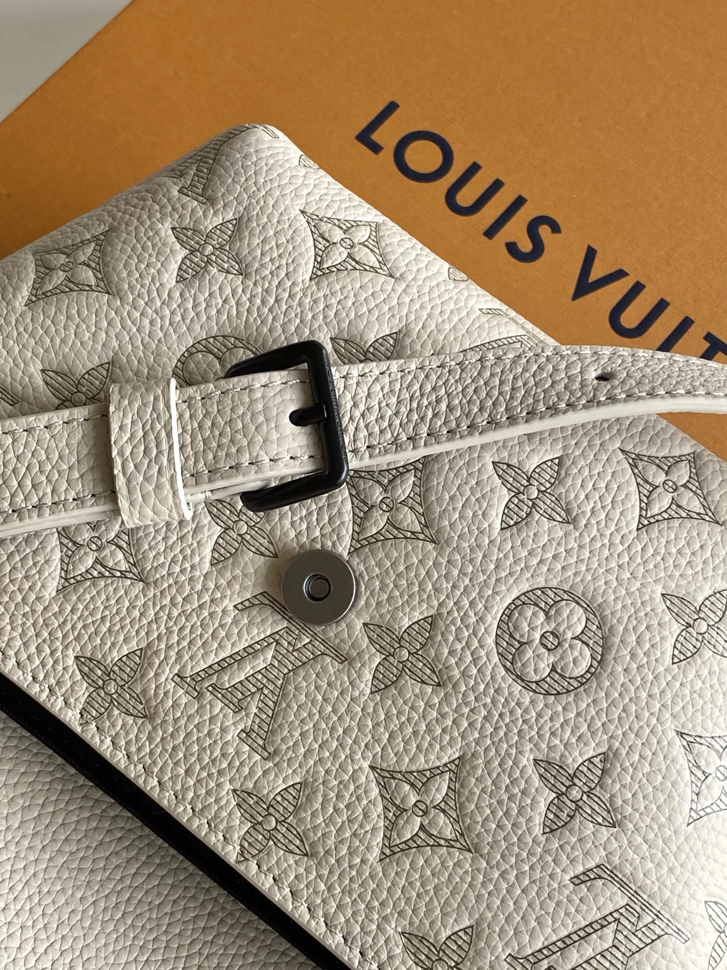 Louis Vuitton Pulse Wearable Wallet M14794 - 图片 9