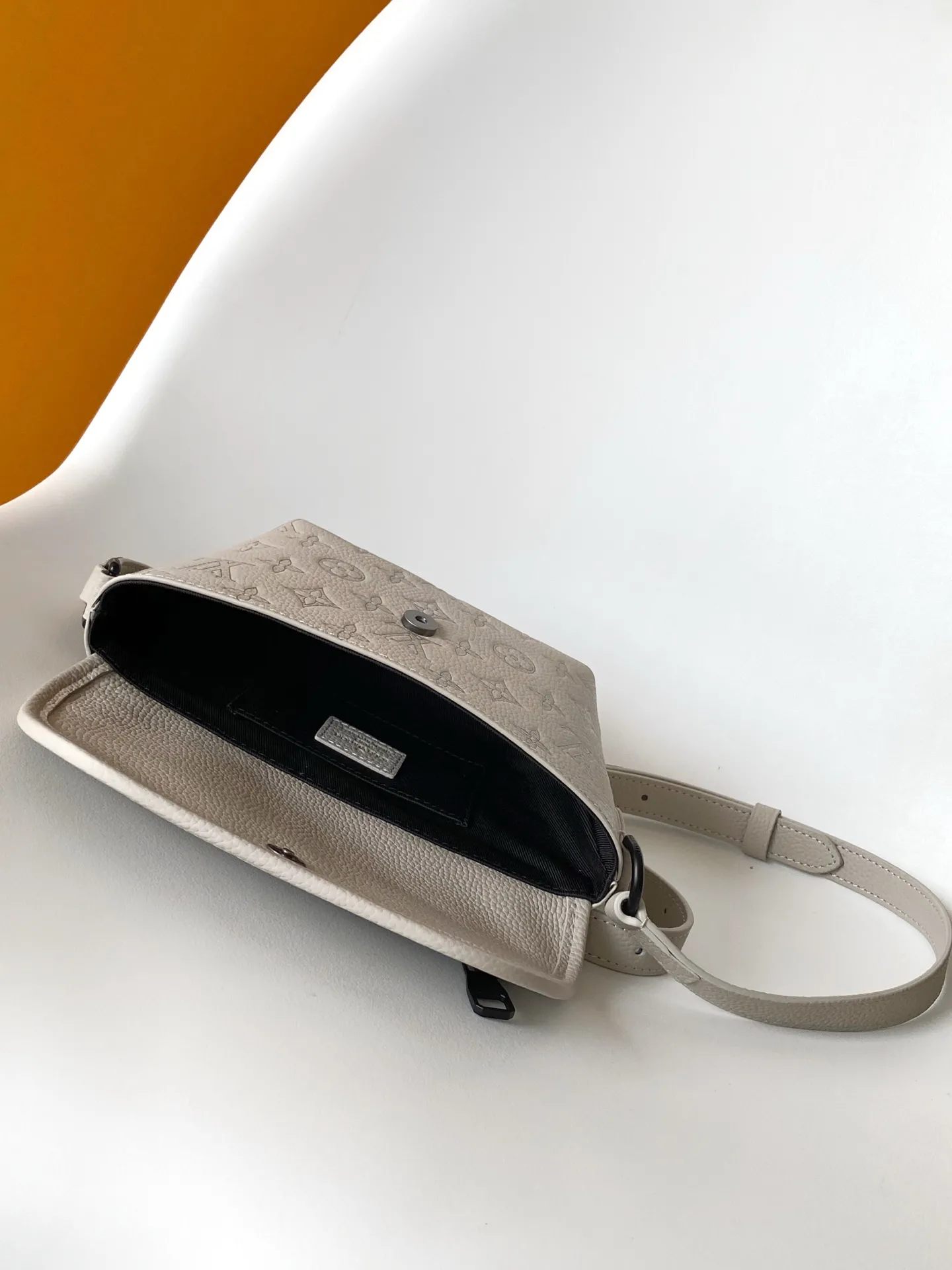 Louis Vuitton Pulse Wearable Wallet M14794 - 图片 10