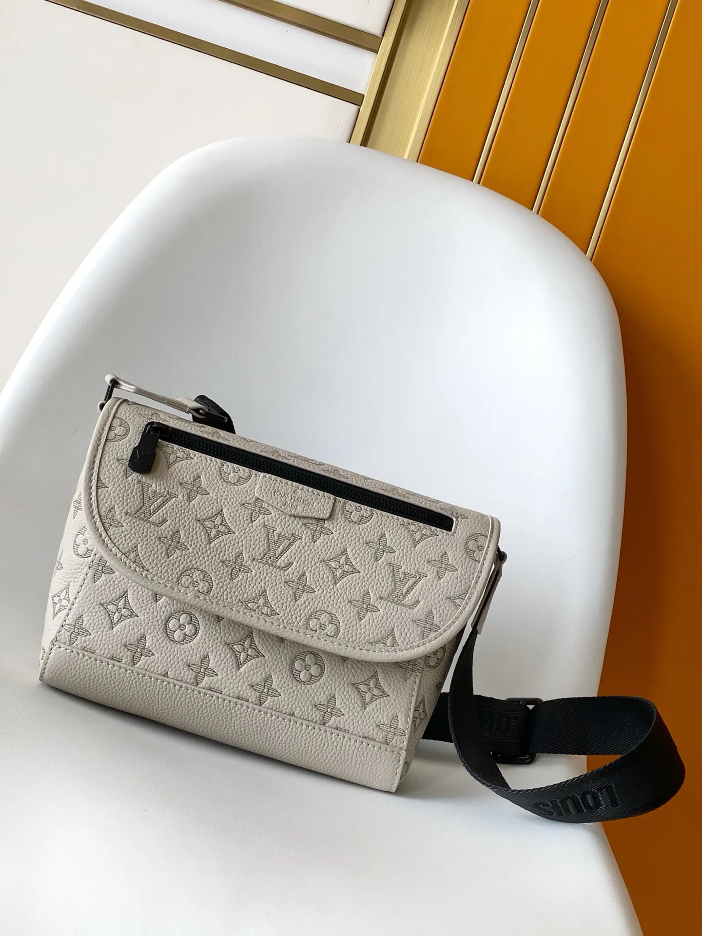 Louis Vuitton Pulse Messenger M14912 - Image 3