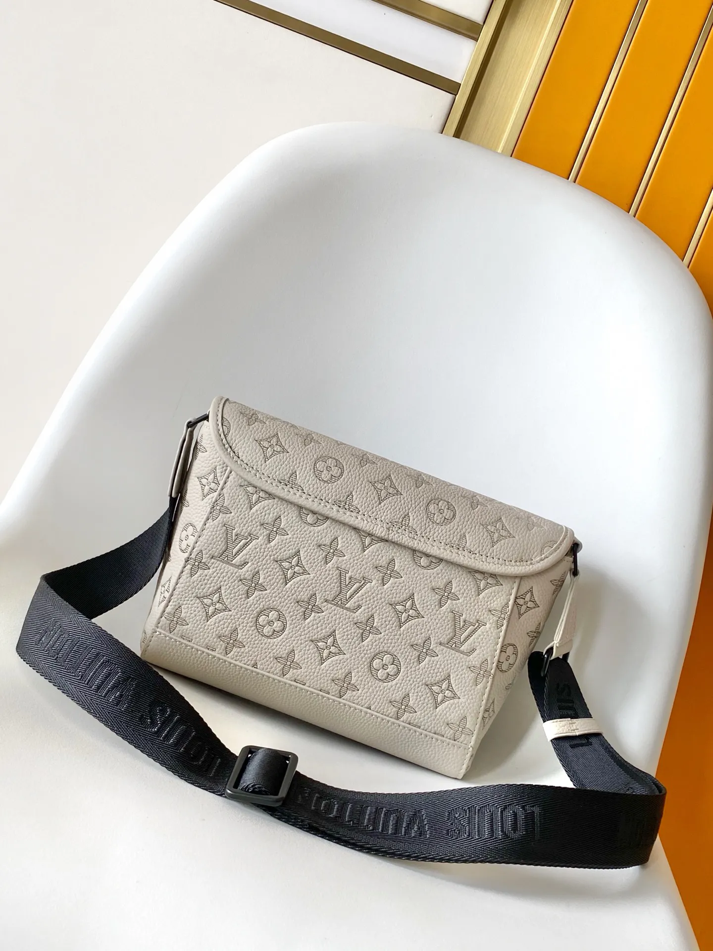 Louis Vuitton Pulse Messenger M14912 - Image 4