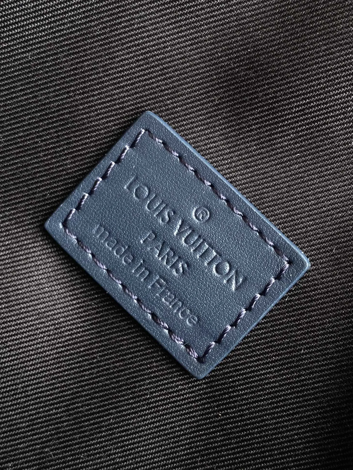 Alternative view of Louis Vuitton Steamer Wearable Wallet M11522