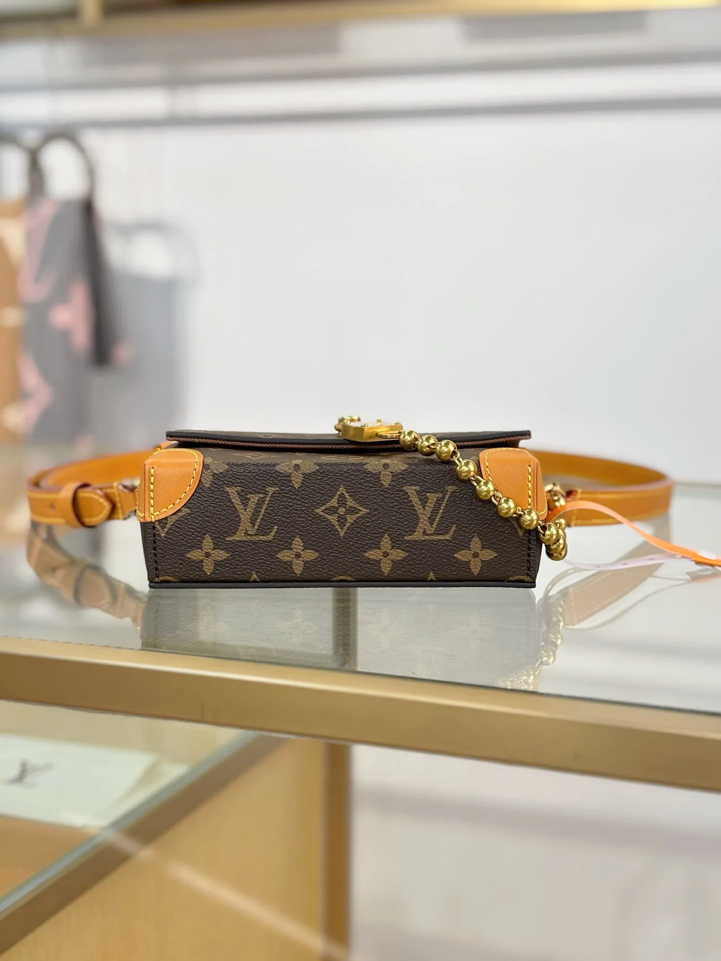 Alternative view of Louis Vuitton Steamer Wearable Wallet M14738