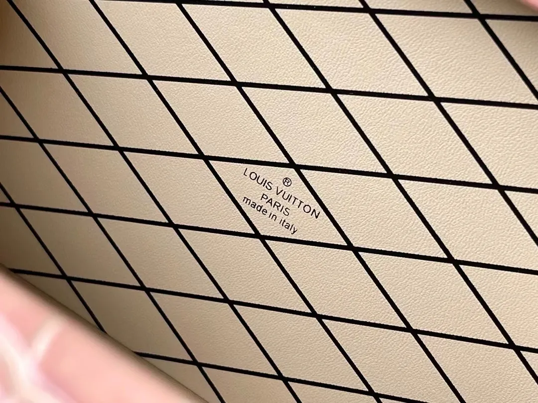 Alternative view of Louis Vuitton Petite Malle N94243