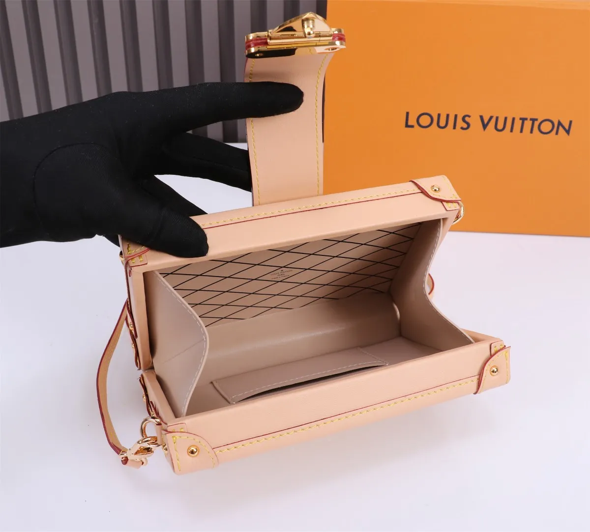 Alternative view of Louis Vuitton Petite Malle M22882