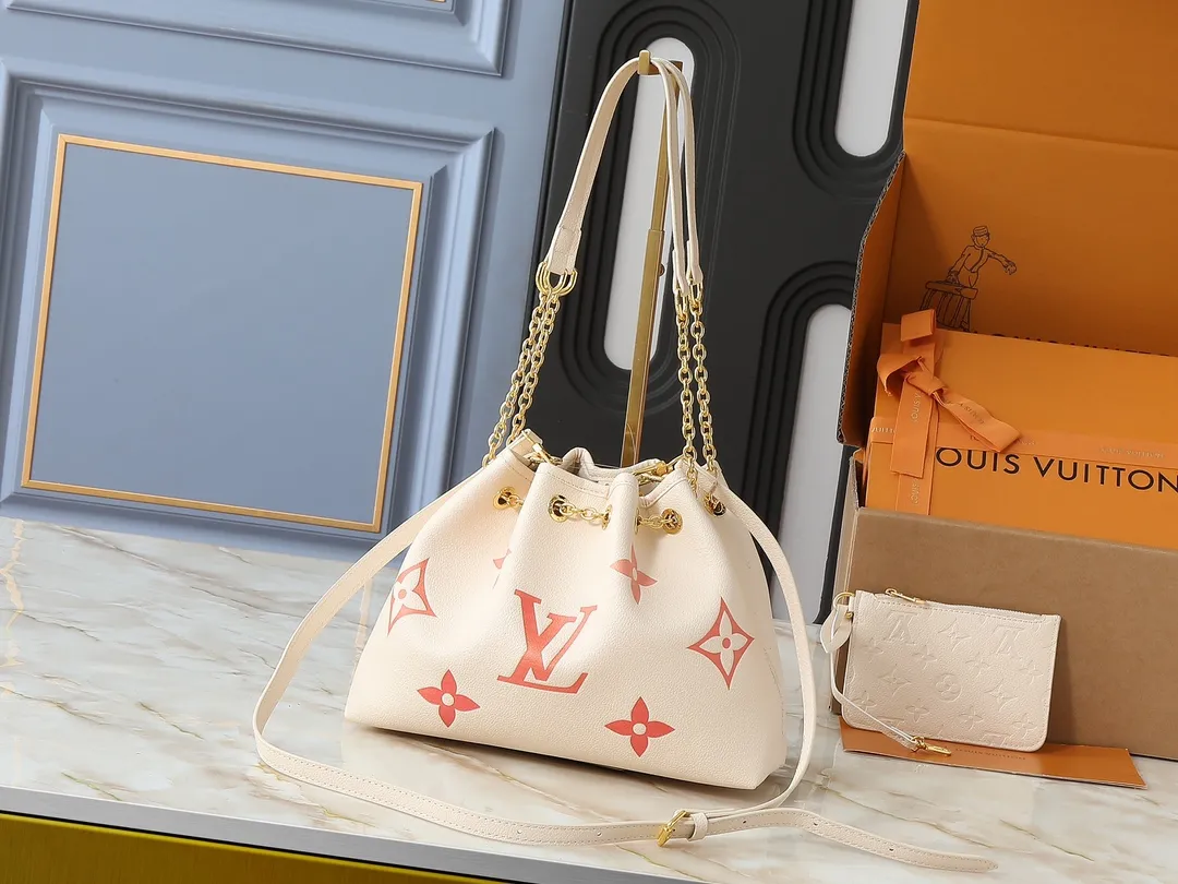 Alternative view of Louis Vuitton LV Bundle M46545