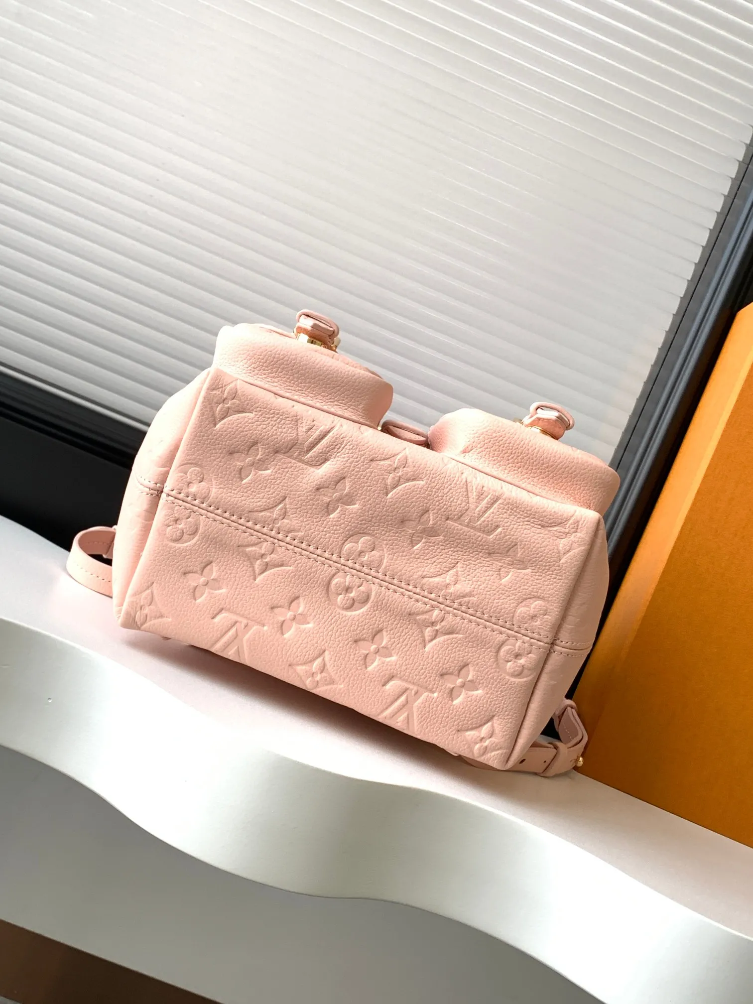 Louis Vuitton Backup M47074 - Image 6