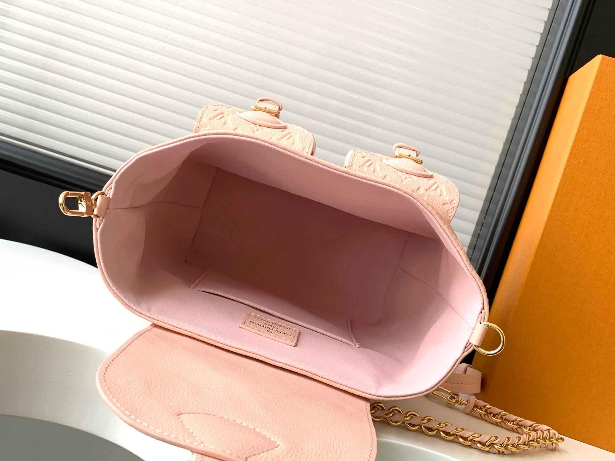 Louis Vuitton Backup M47074 - Image 10