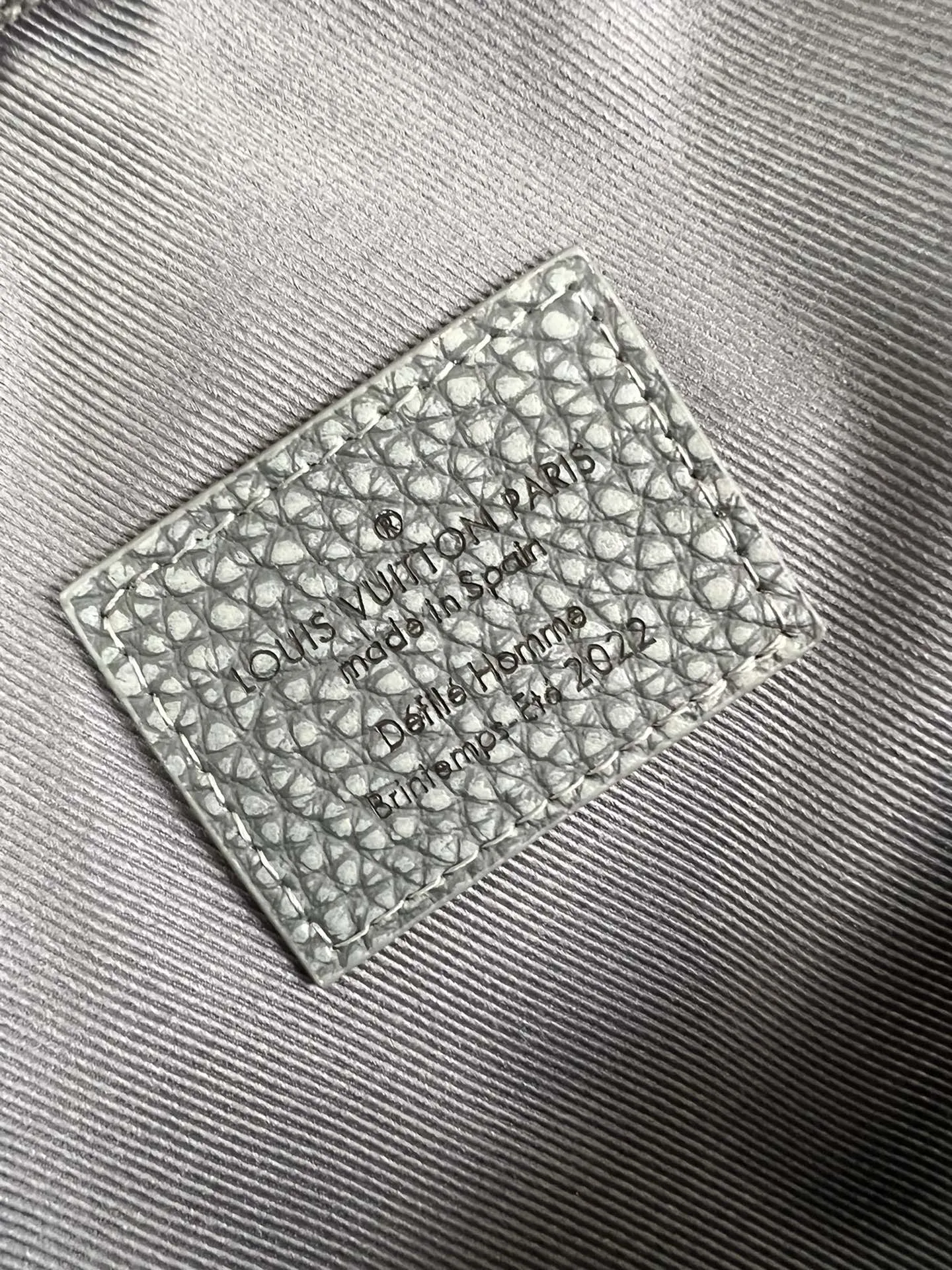 Alternative view of Louis Vuitton Ellipse M20877