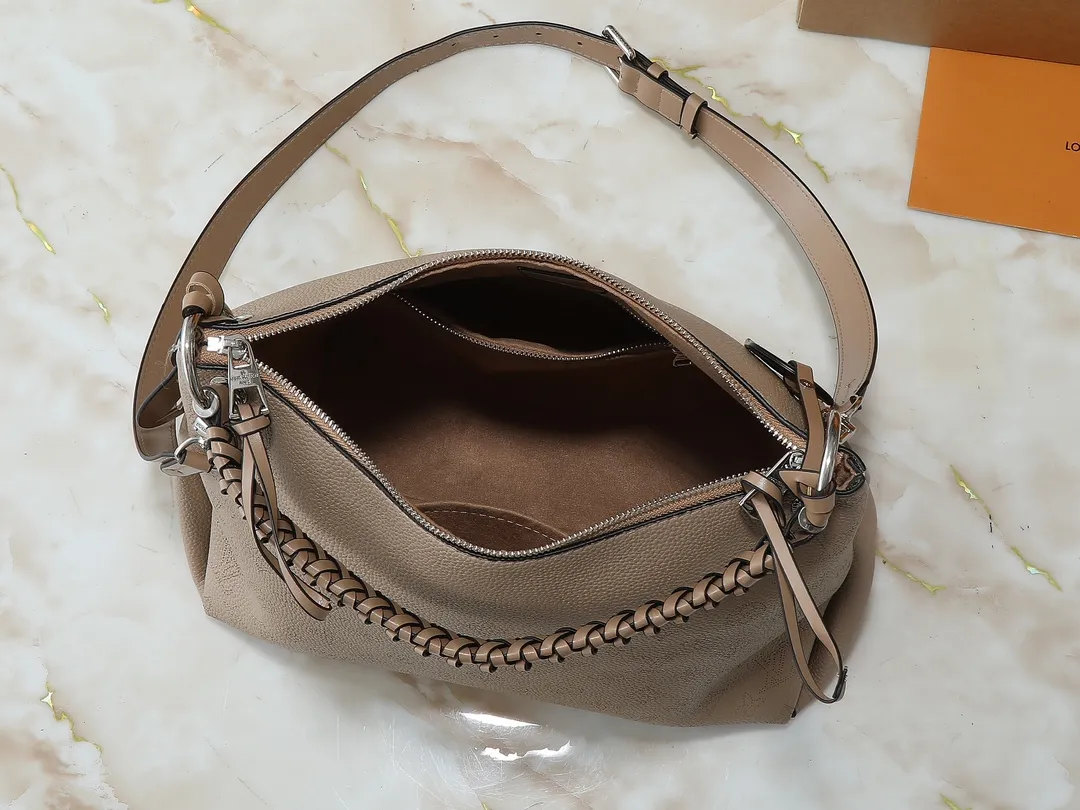 Alternative view of Louis Vuitton Beaubourg Hobo MM M56084