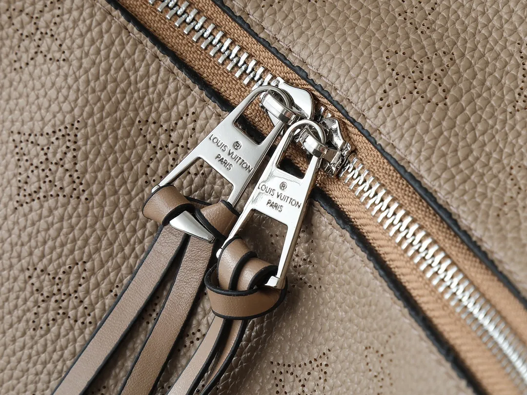 Louis Vuitton Beaubourg Hobo MM M56084 - Image 8