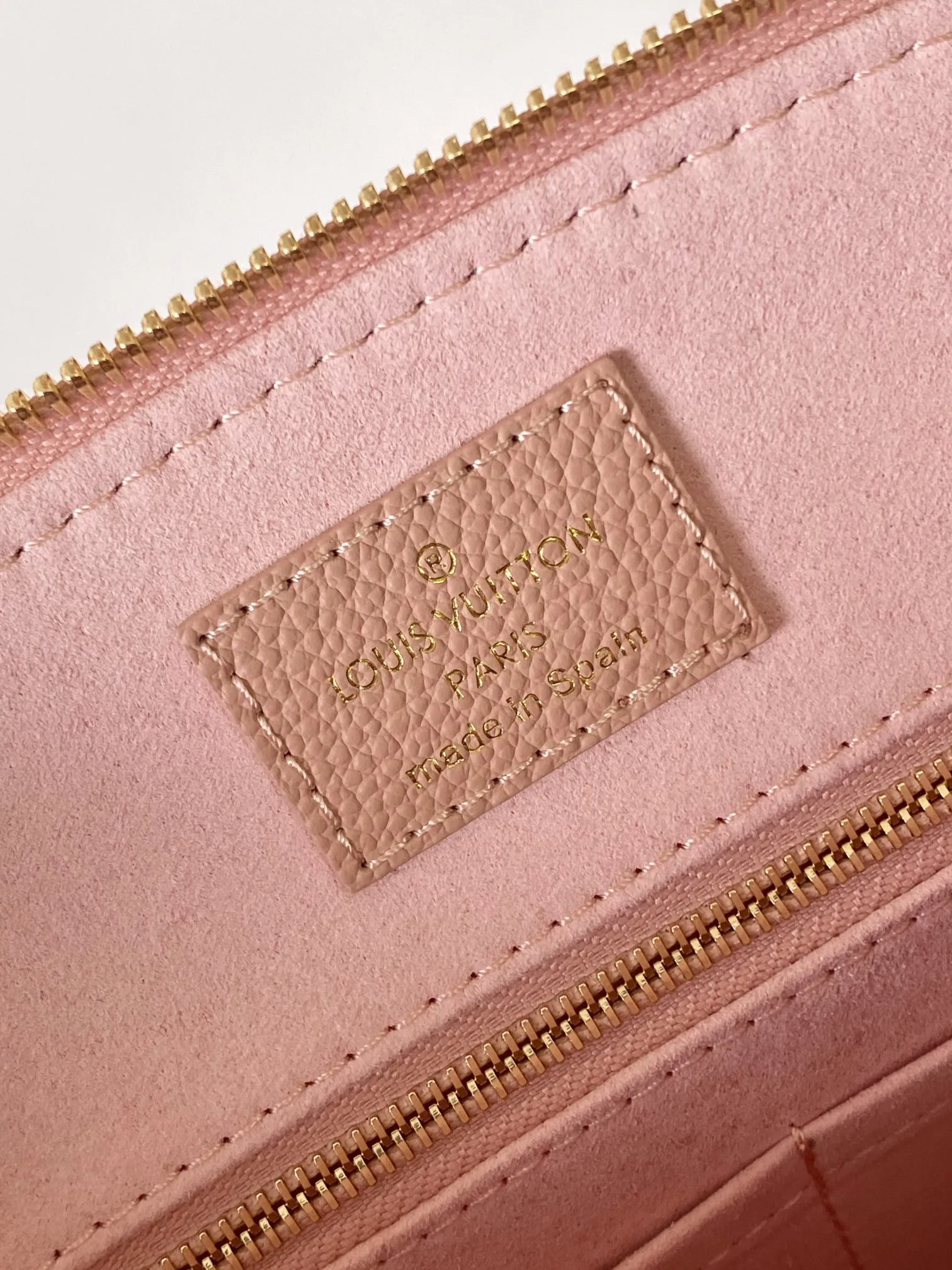 Alternative view of Louis Vuitton Petit Palais M46353
