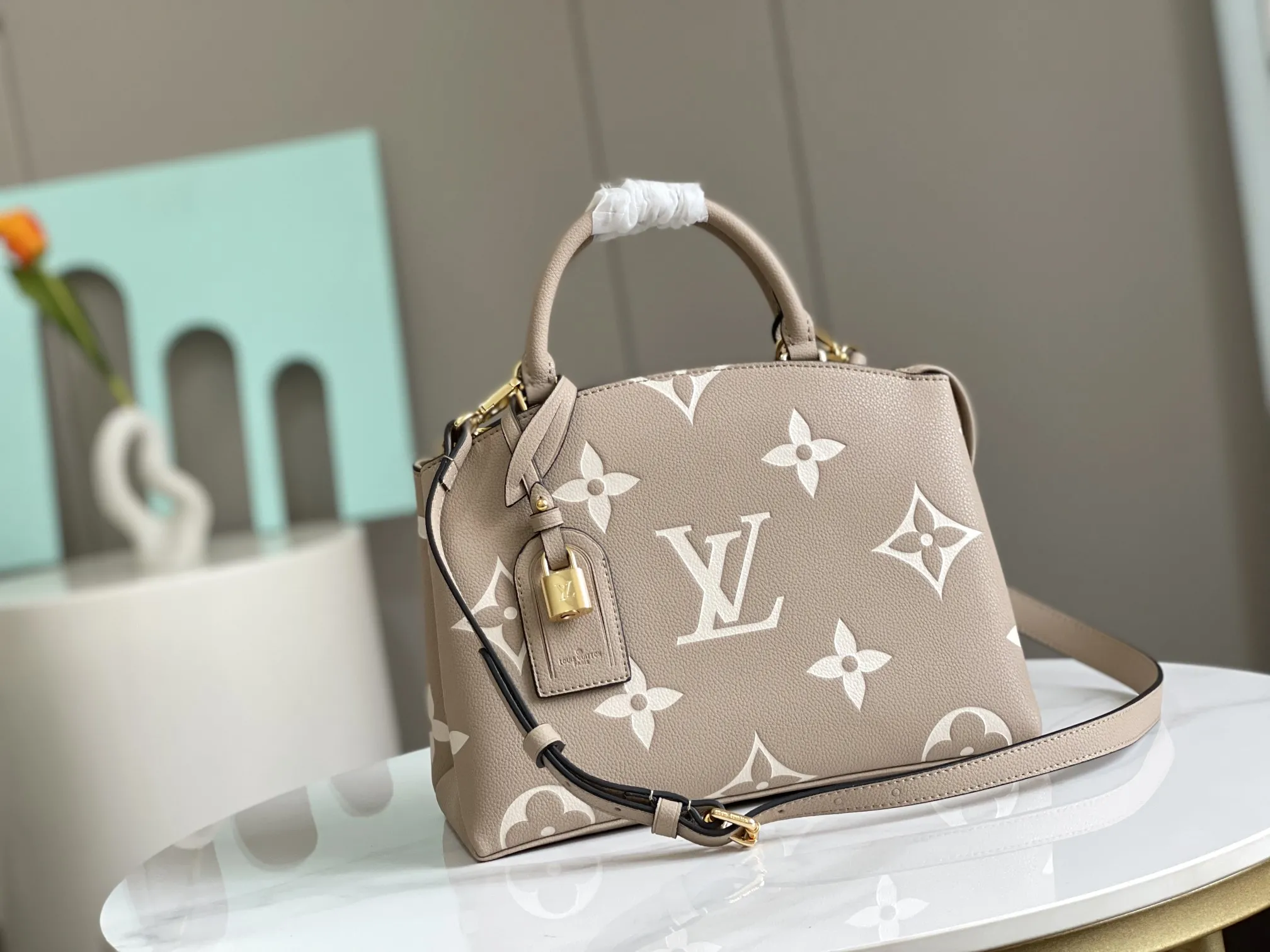 Alternative view of Louis Vuitton Petit Palais M58914