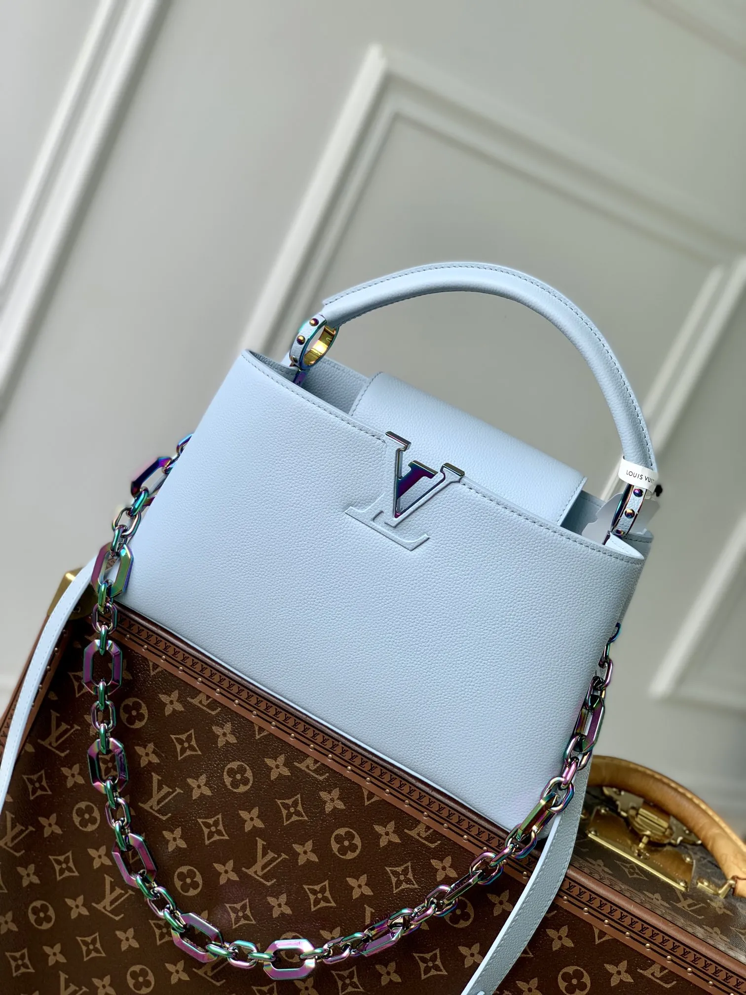 Louis Vuitton Capucines East-West Mini M11422 - Image 3
