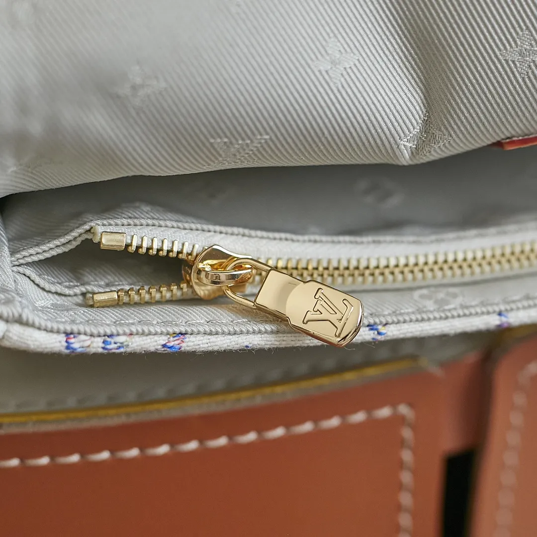 Louis Vuitton Wallet On Chain Ivy M83499 - Image 9