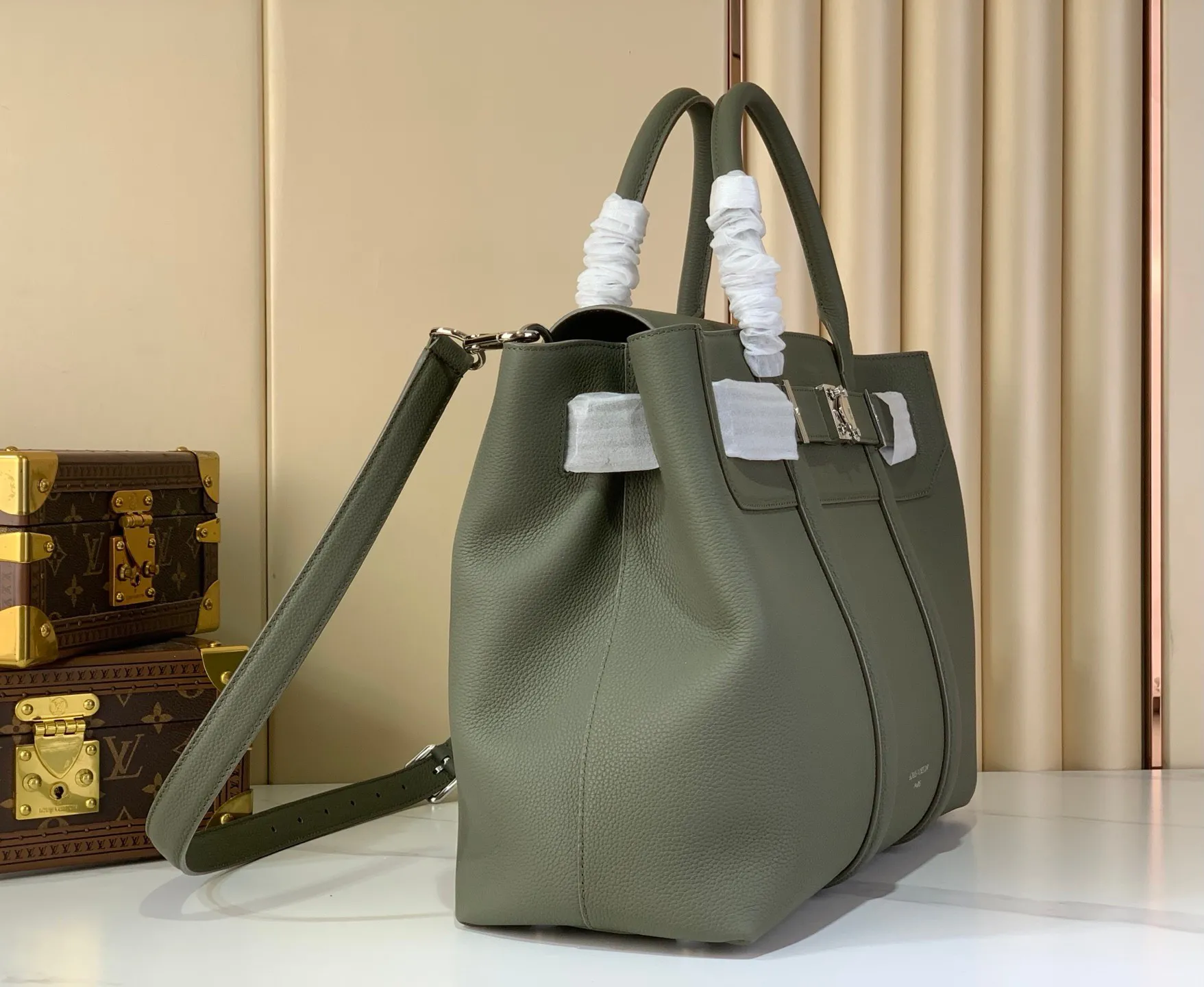 Alternative view of Louis Vuitton Georges Tote MM M23154