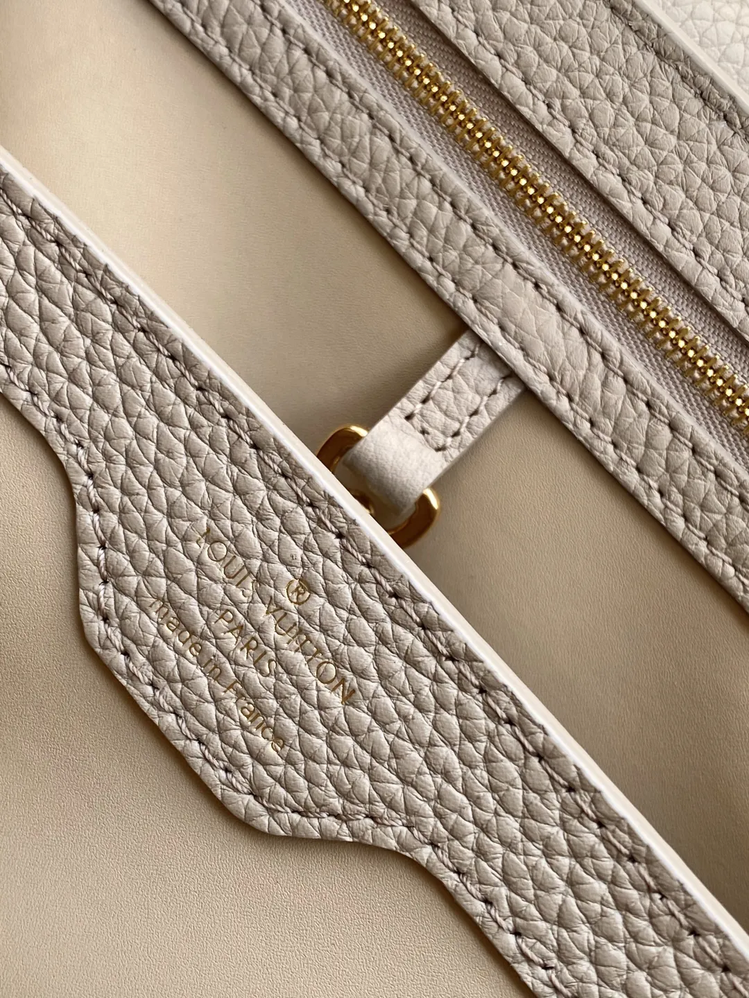 Alternative view of Louis Vuitton Capucines BB N92041