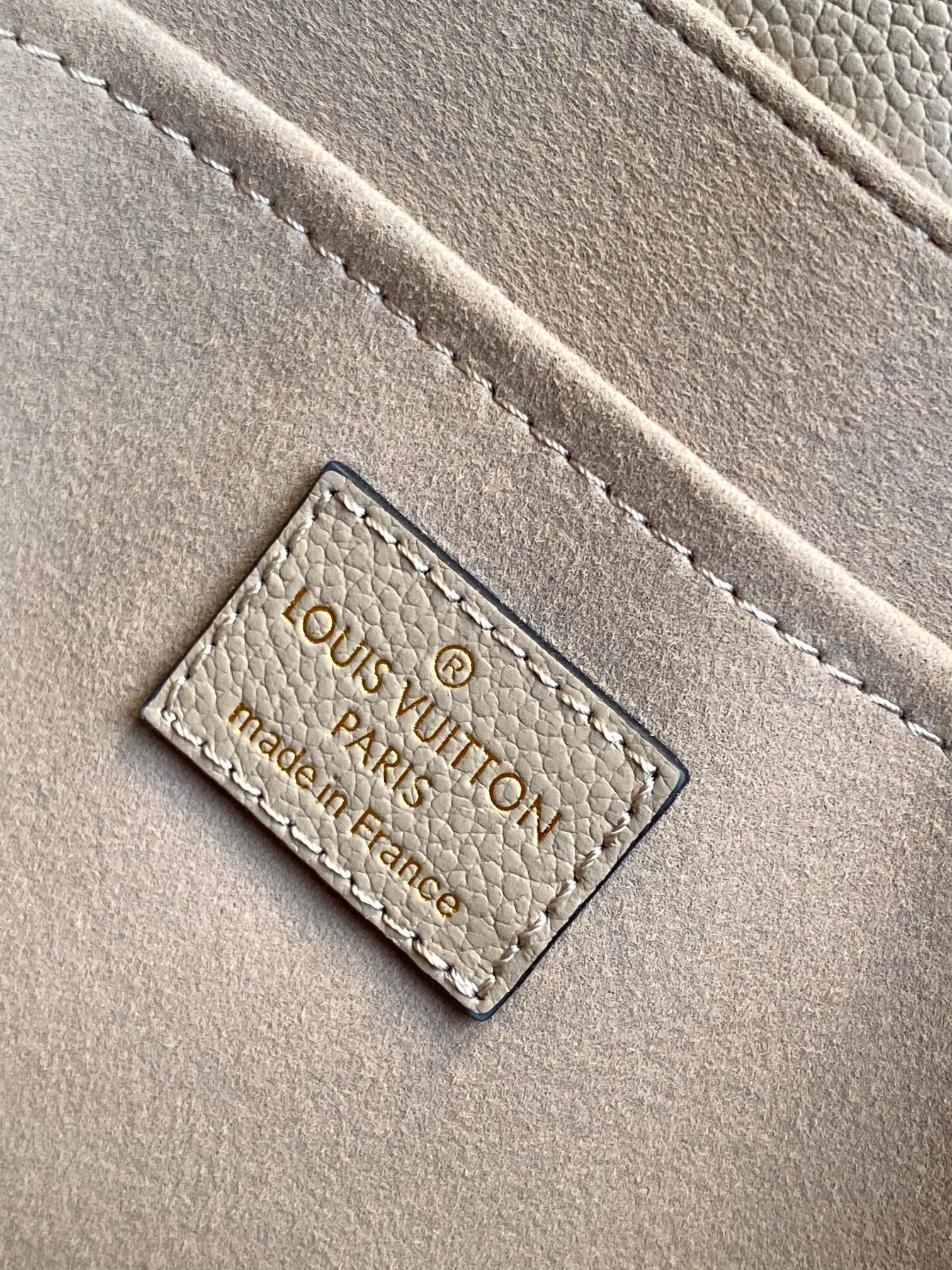 Alternative view of Louis Vuitton Madeleine MM M46041