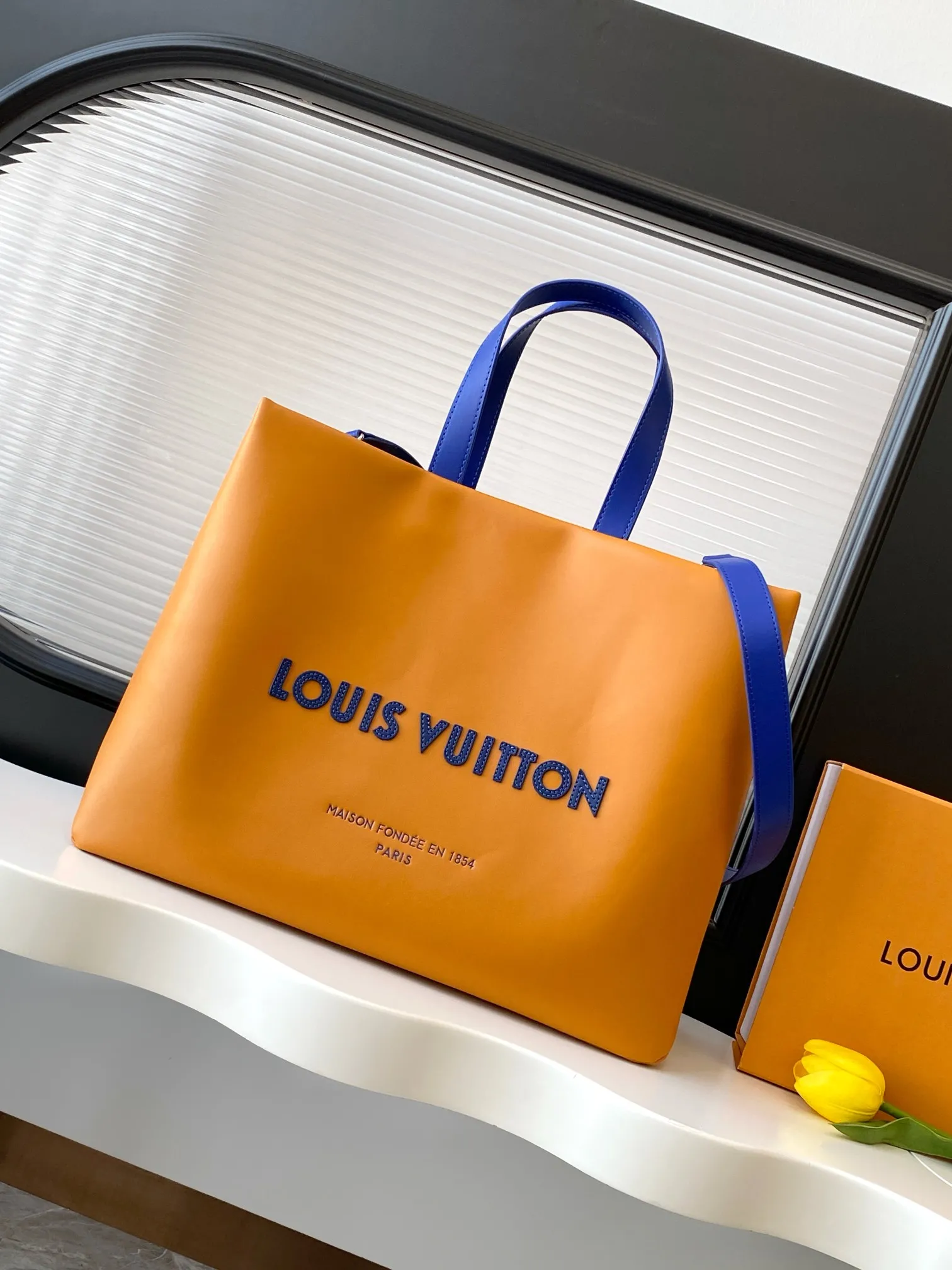 Louis Vuitton Shopper Tote MM M24457 - Image 3