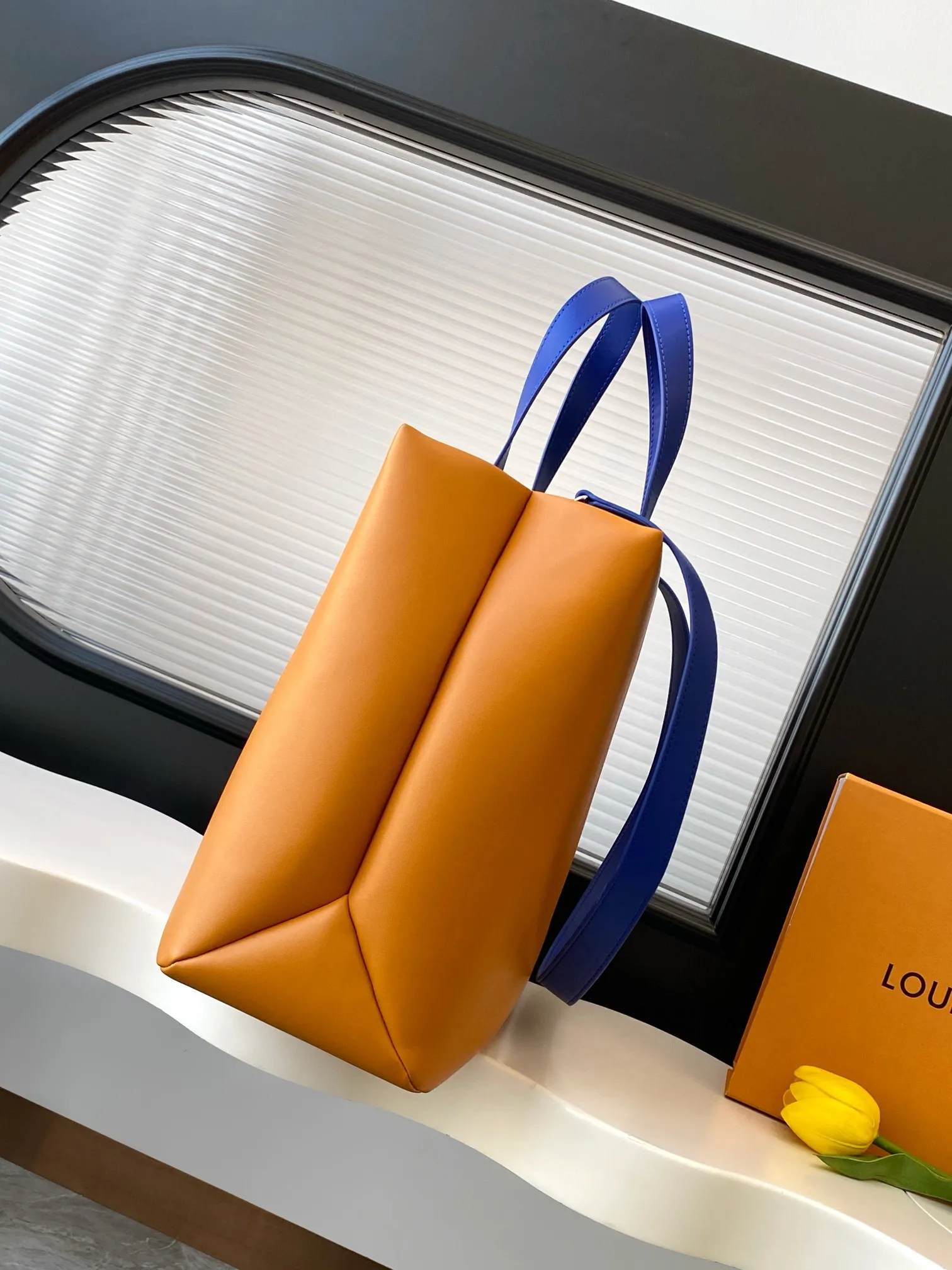 Louis Vuitton Shopper Tote MM M24457 - Image 5