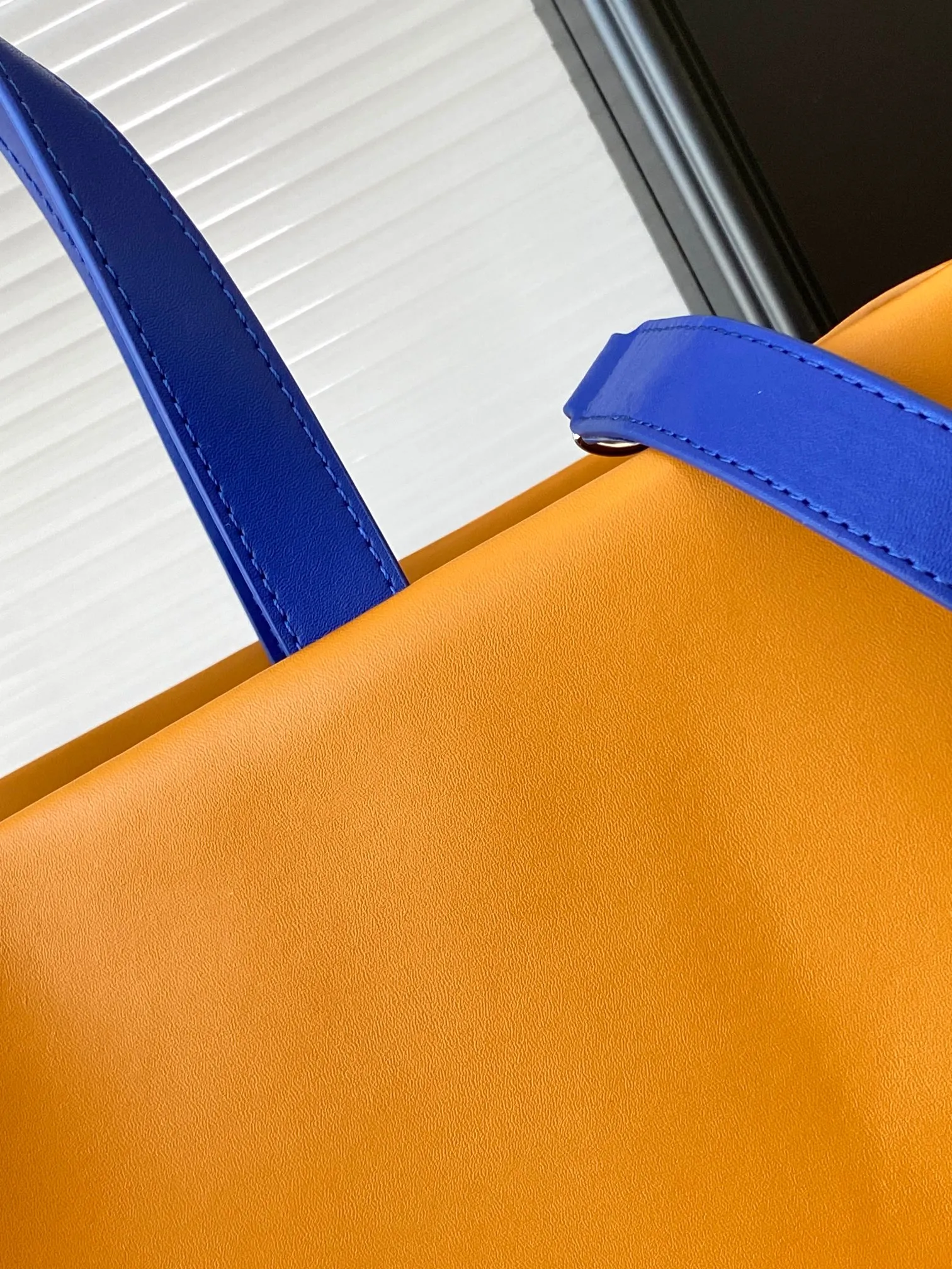 Louis Vuitton Shopper Tote MM M24457 - Image 7